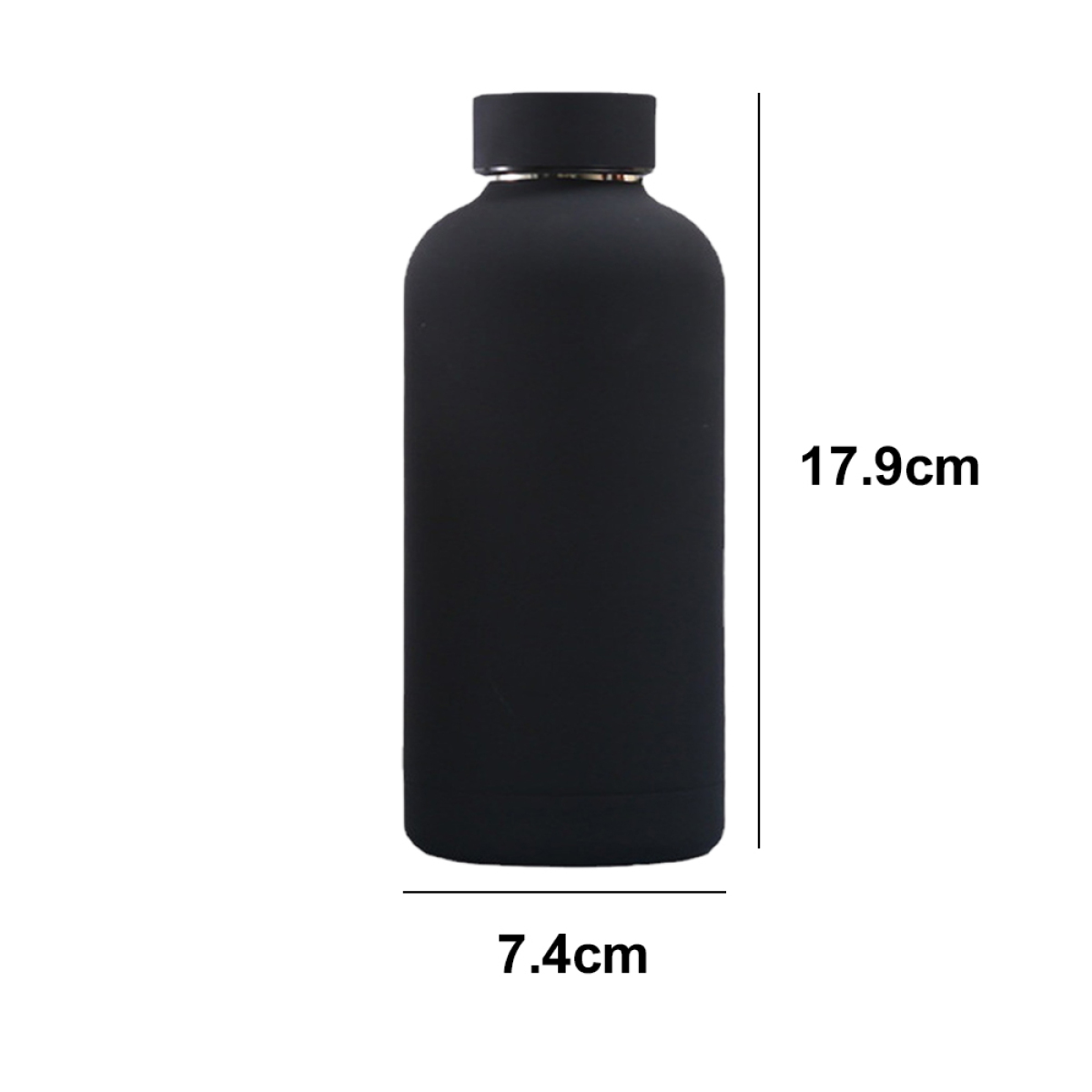 Schwarze matte Wasserflasche mit den Maßen 17,9 cm Höhe und 7,4 cm Breite.