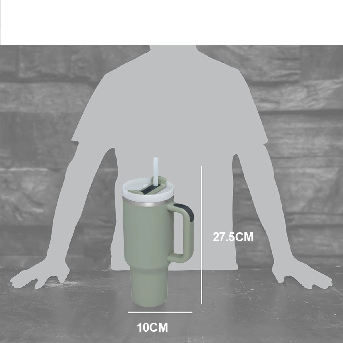 Grüner Isolierbecher mit Griff und Strohhalm, Maße: 27,5 cm hoch, 10 cm breit.