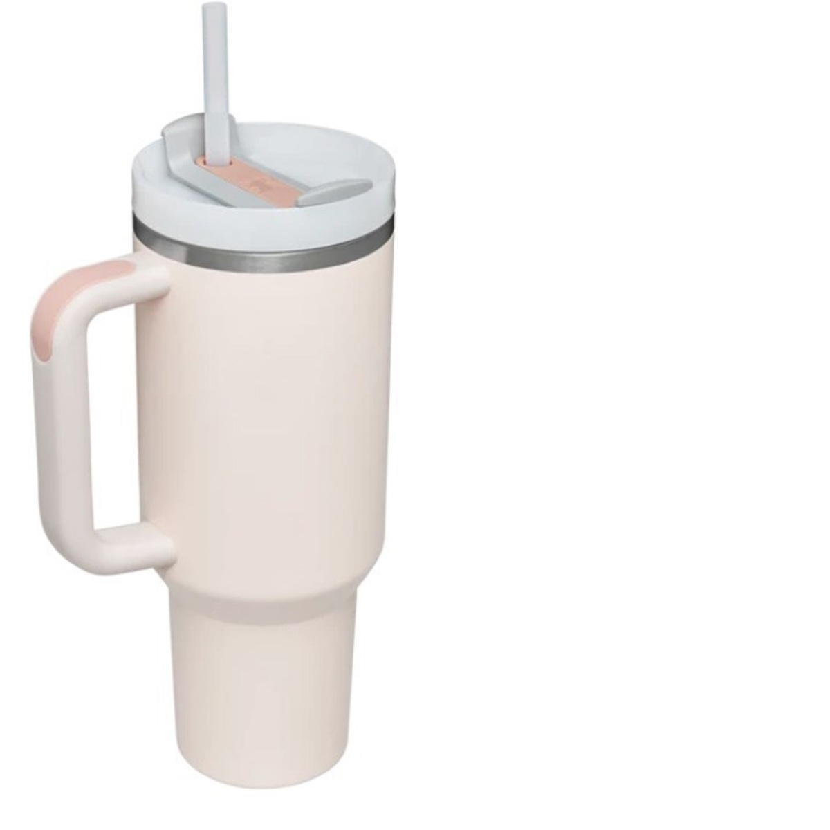 Ein rosa-weißer Isolierbecher mit Griff, weißem Deckel und Strohhalm, isoliert auf Weiß.