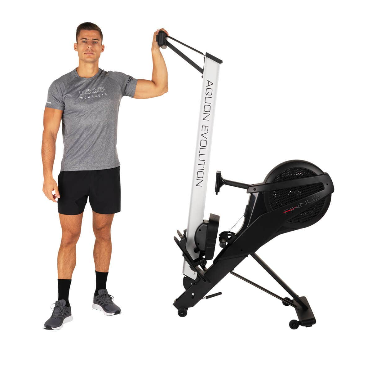 Mann mit Trainingsgerät. Die Maschine ist schwarz-weiß mit dem Wort AQUON EVOLUTION.