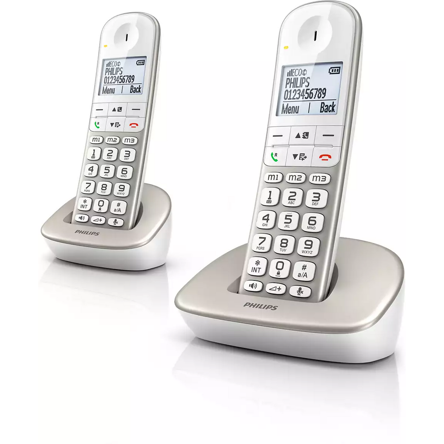 Dos teléfonos inalámbricos blanco y plata en bases de carga blancas.