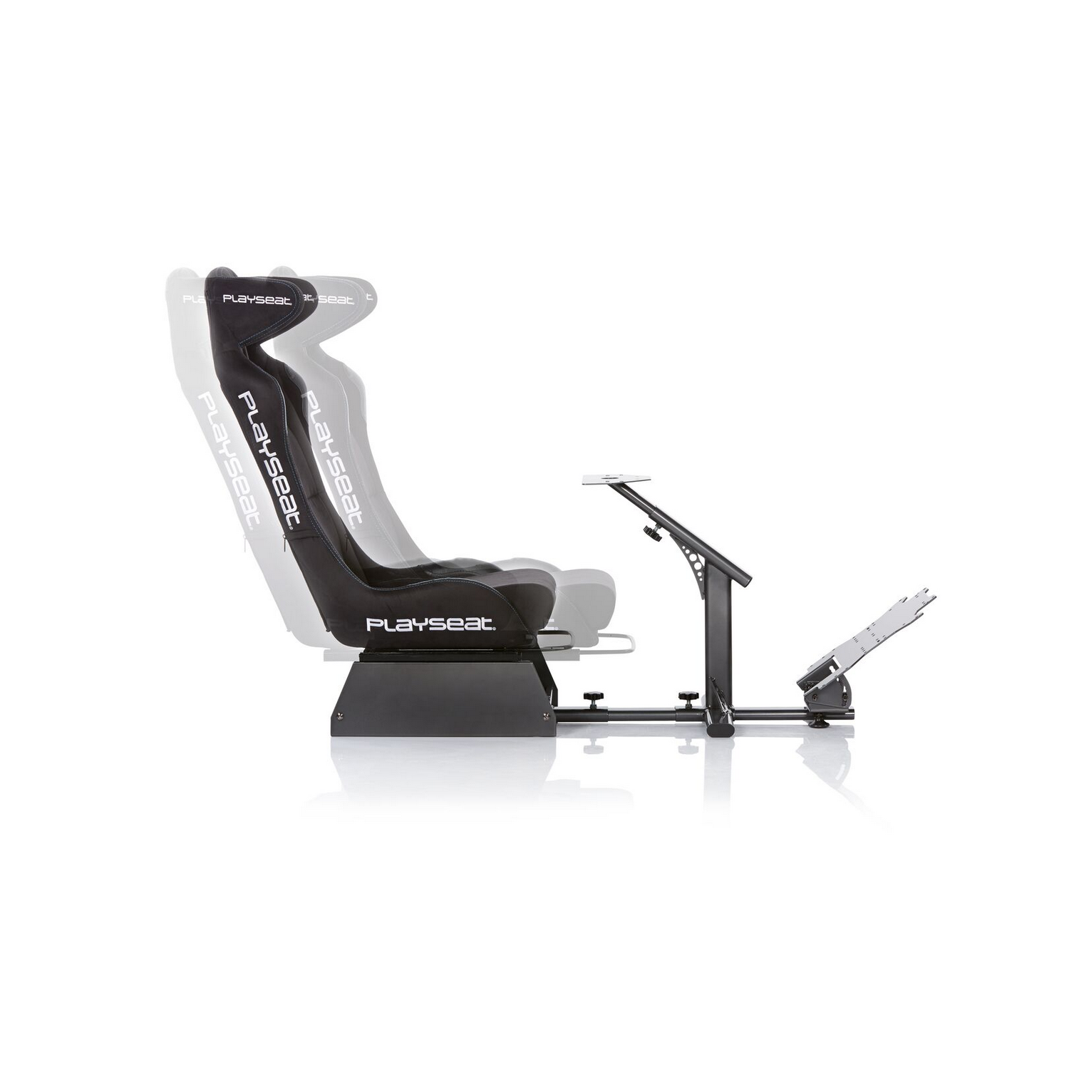 Gaming stoel op een witte achtergrond. De stoel is zwart, met de merknaam PLAYSEAT erop.