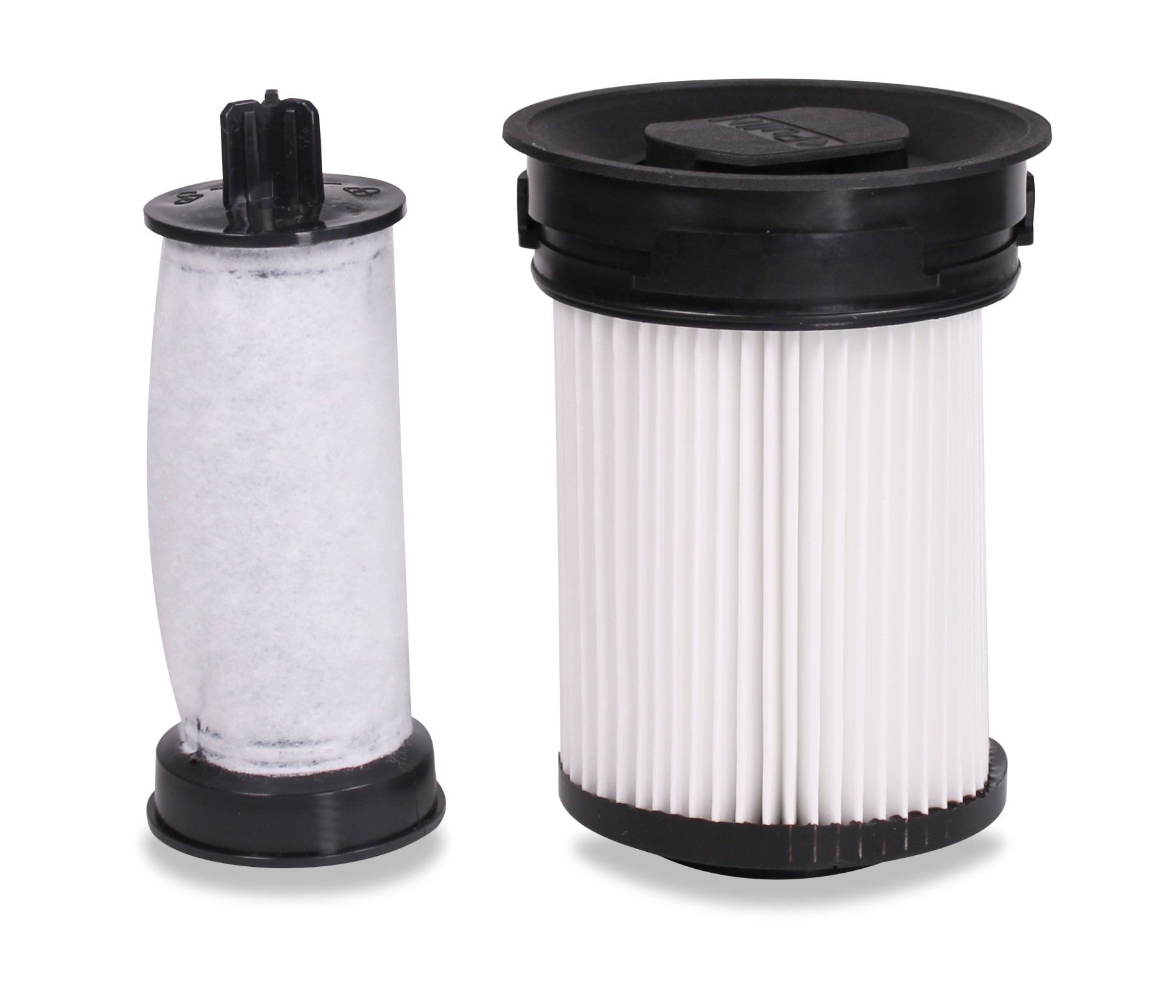Zwei Staubsaugerfilter. Einer ist ein zylindrischer Filter, der andere ein Plissiefilter.