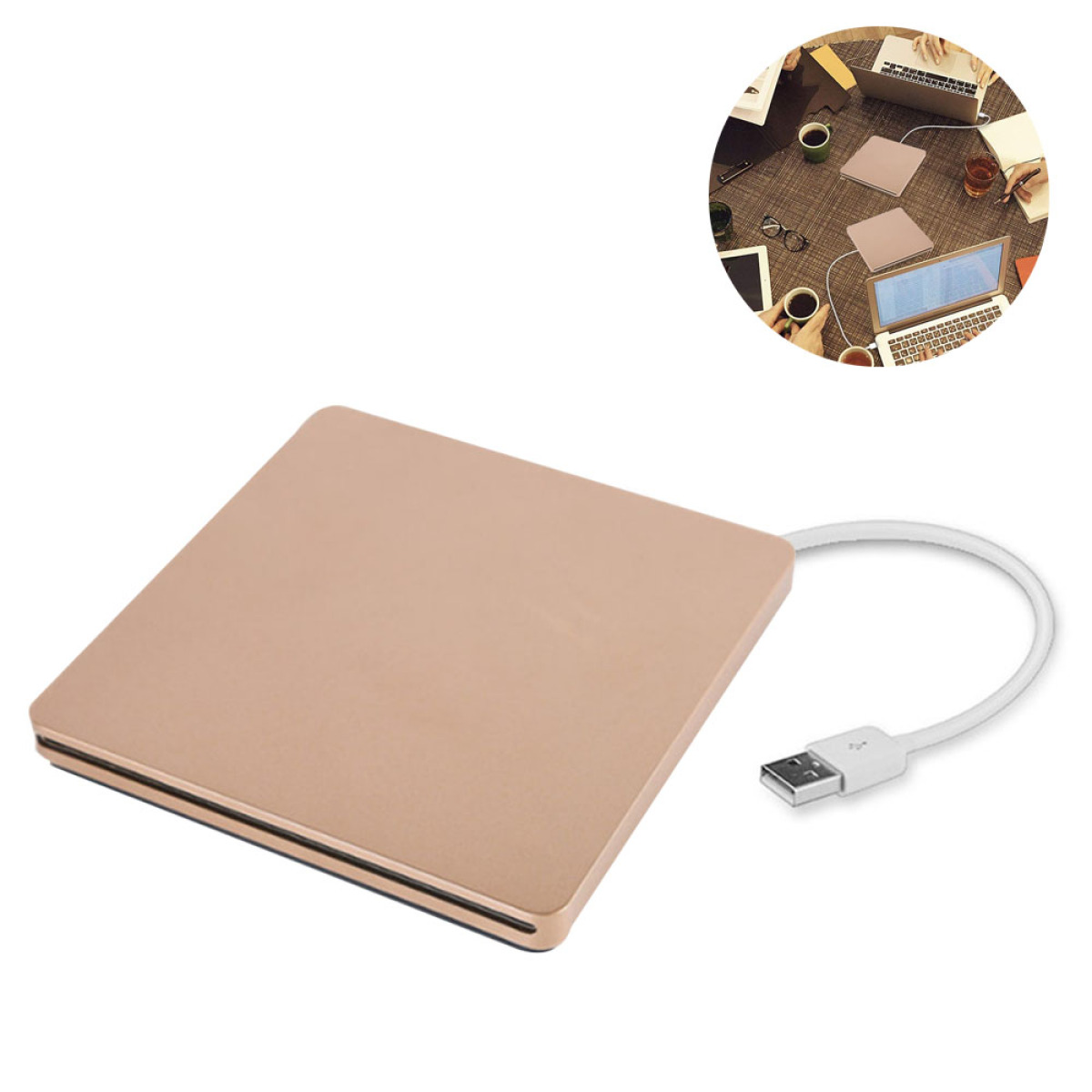 Ein goldfarbenes DVD-Laufwerk mit weißem USB-Kabel, mit einer Gruppe von Personen im Kreis.