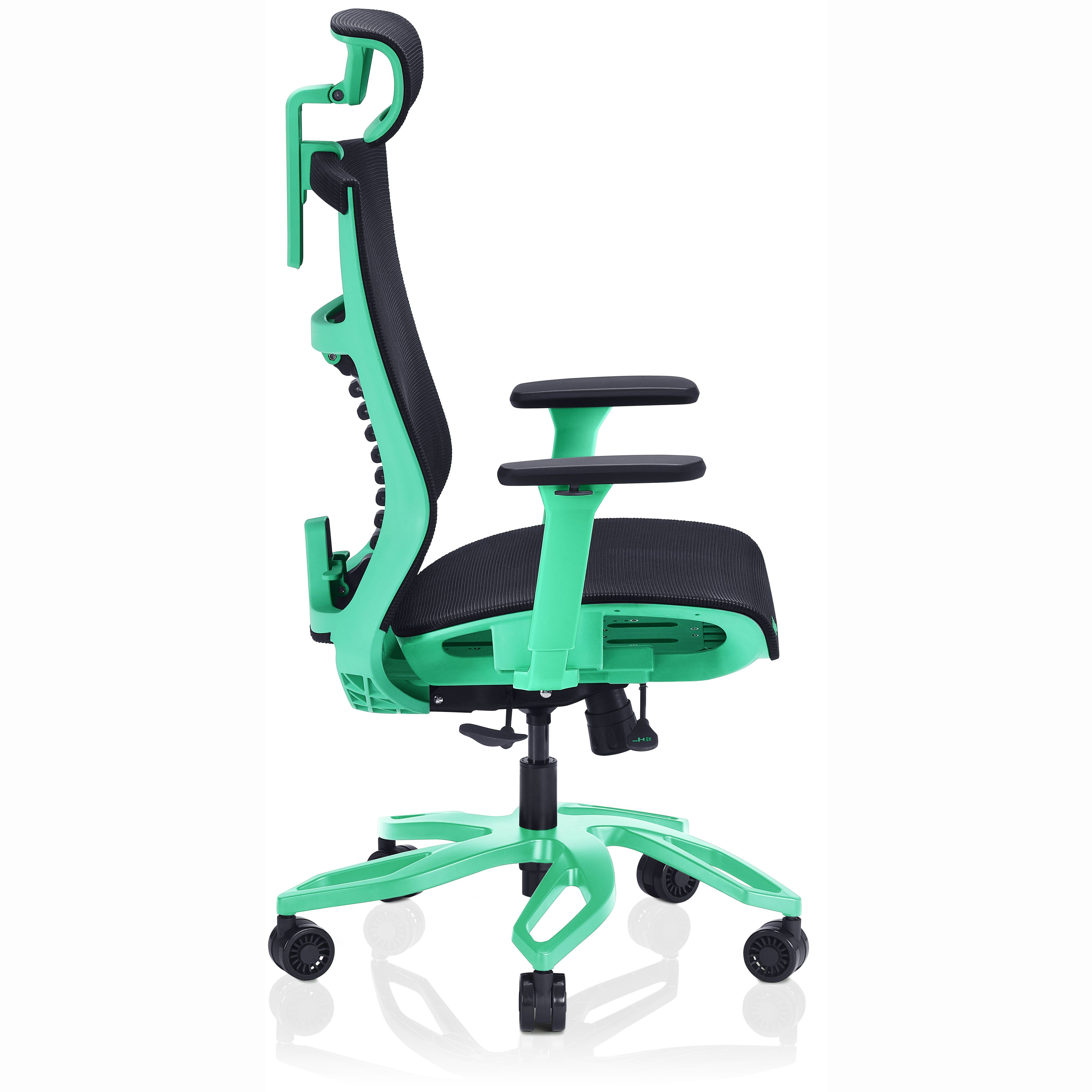 Vista lateral de una silla de oficina ergonómica verde con respaldo y reposabrazos de malla negra.