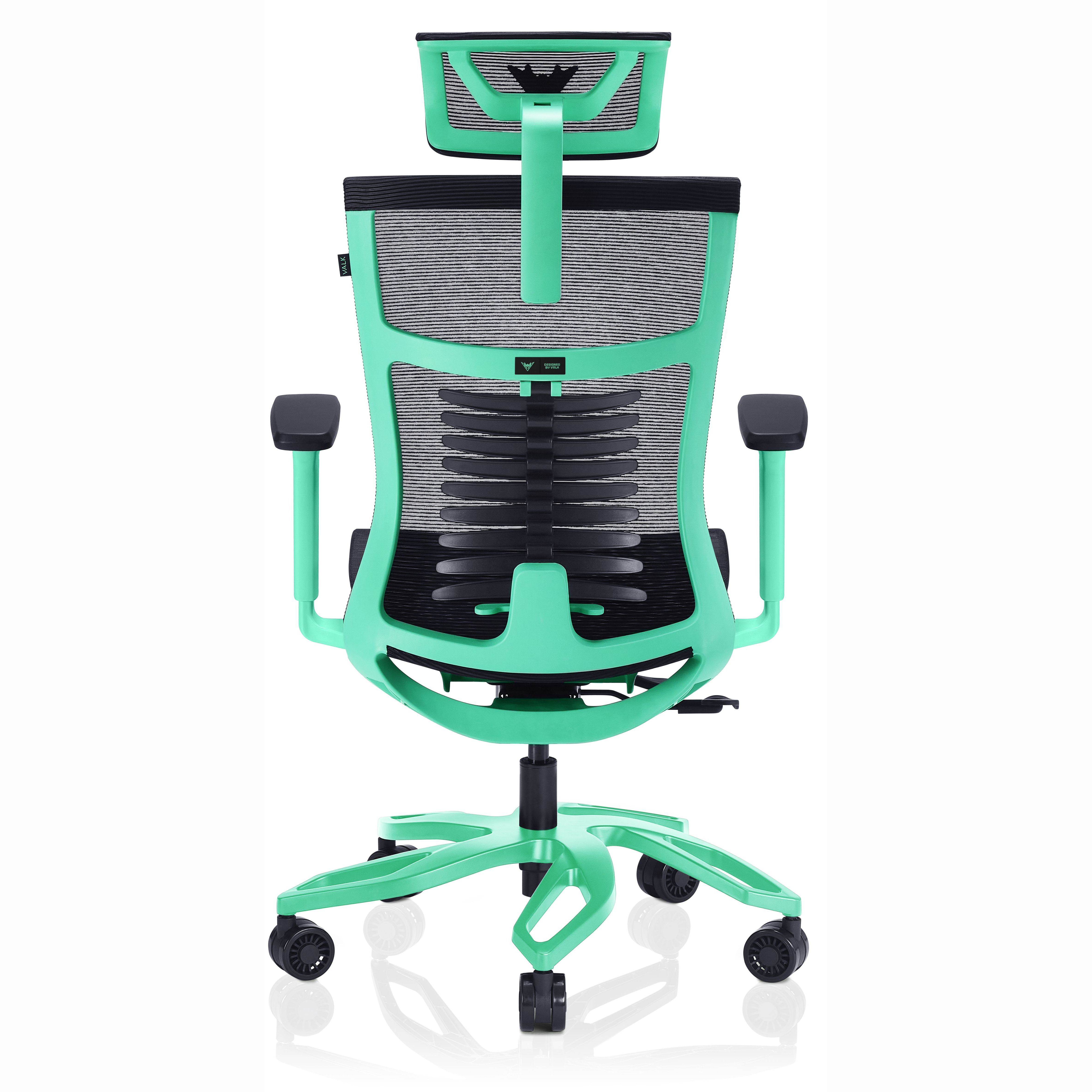 Silla de oficina ergonómica verde y negra. Tiene reposacabezas, respaldo, reposabrazos y base de cinco estrellas con ruedas.
