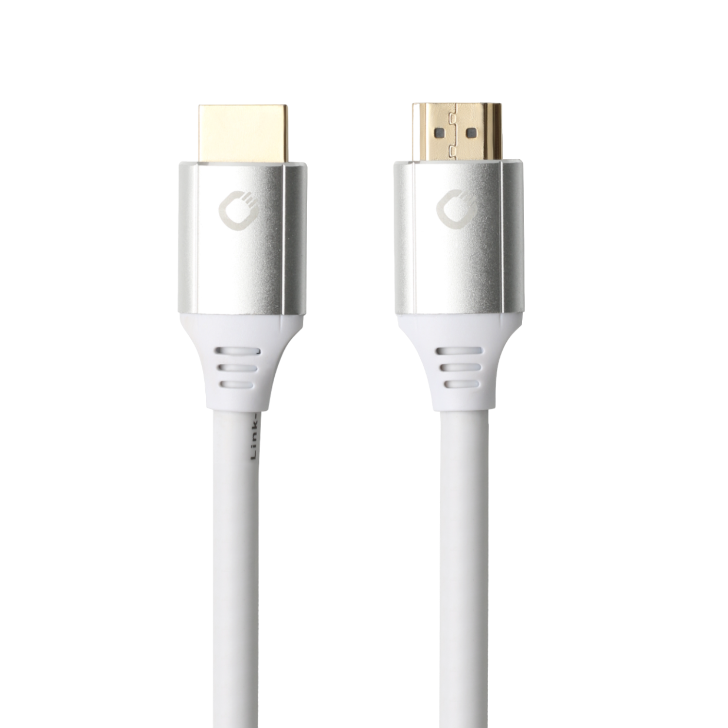 Weißes HDMI-Kabel mit silbernen Steckern an jedem Ende, auf weißem Hintergrund.