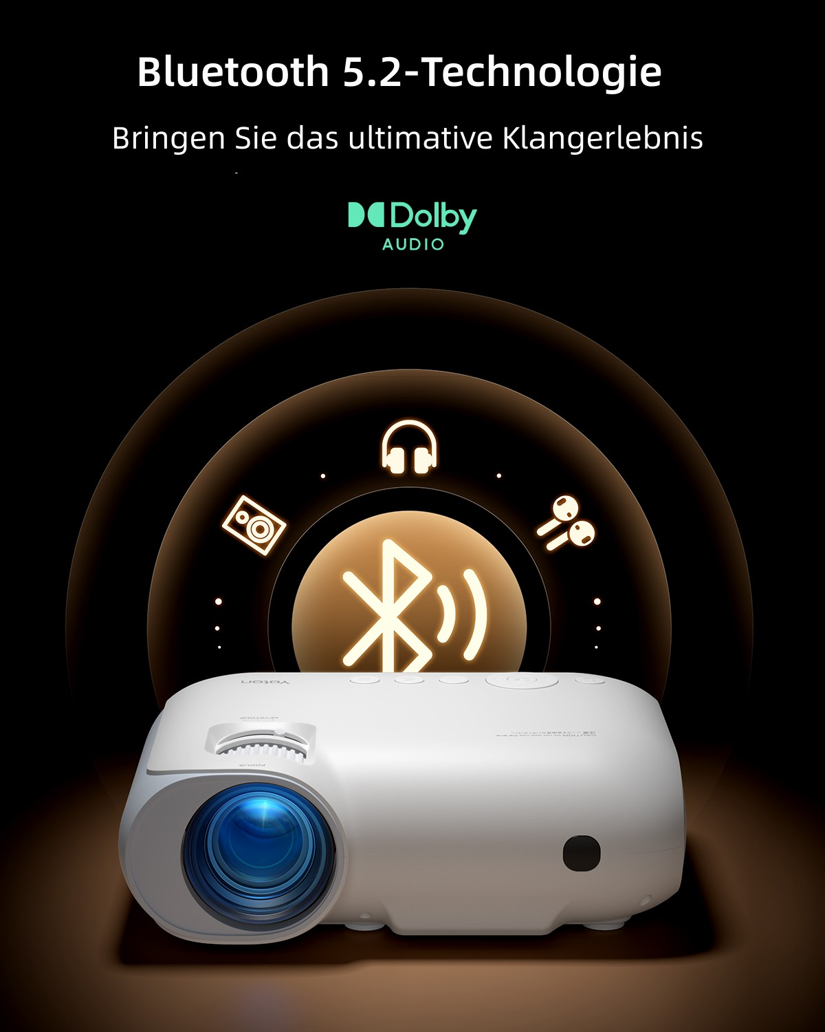 Weißer Projektor mit blauer Linse, Bluetooth 5.2 und Dolby Audio Logos, Kopfhörer- und Noten-Icons.
