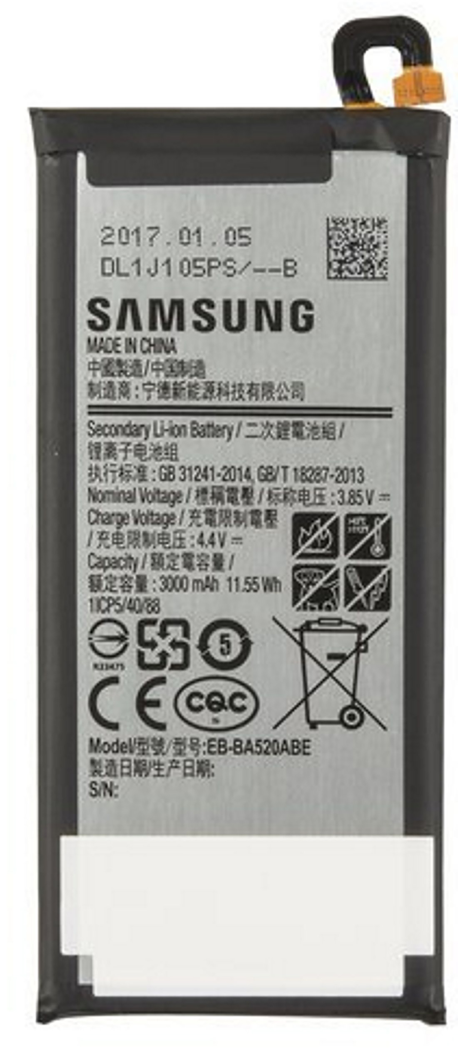 Weißer Samsung-Telefonakku auf Weiß. Er hat Text, Anschlüsse und ein Etikett.