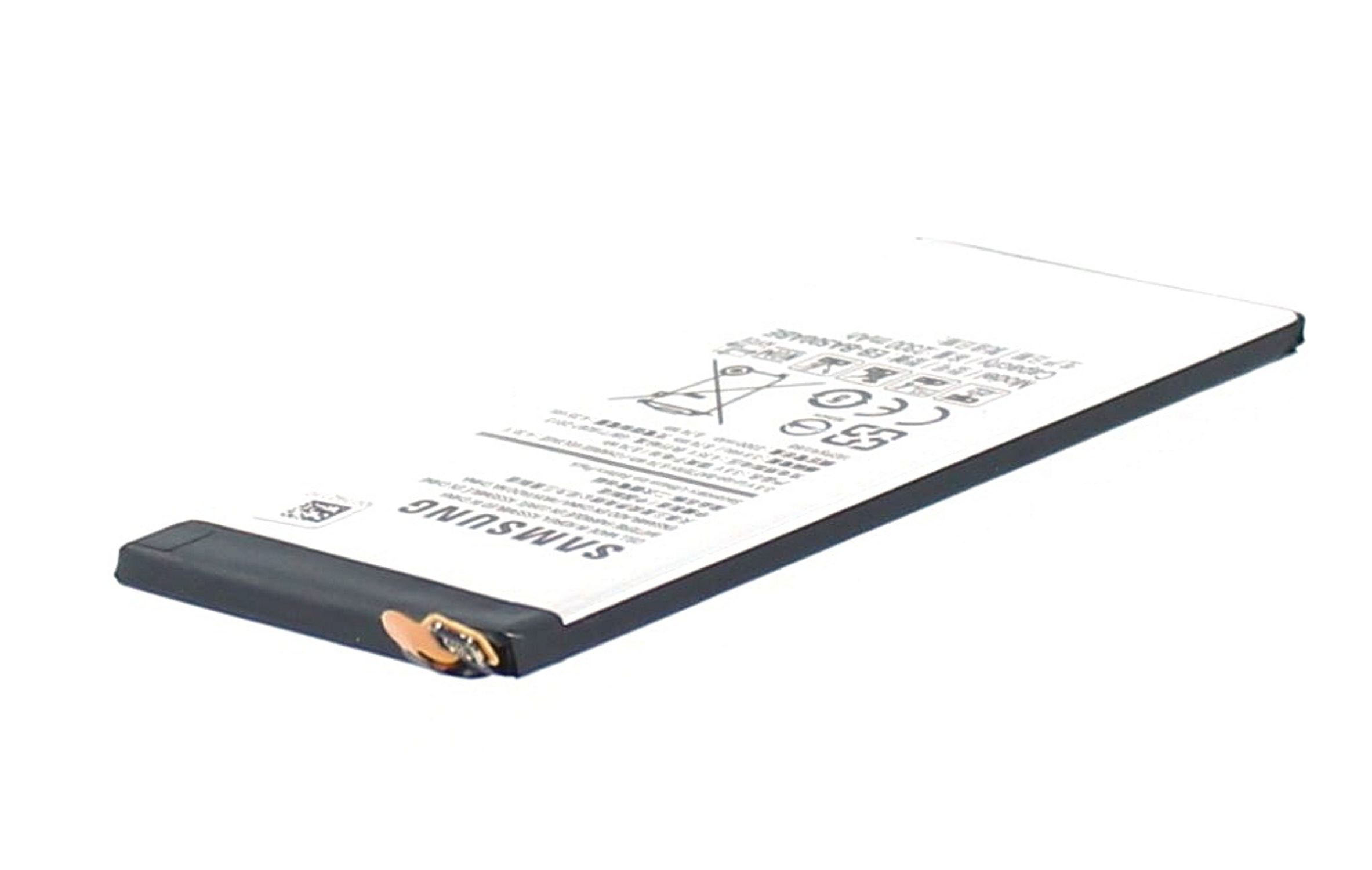 Samsung Akku, schwarz mit weißem Etikett, schräge Ansicht auf weißer Oberfläche.