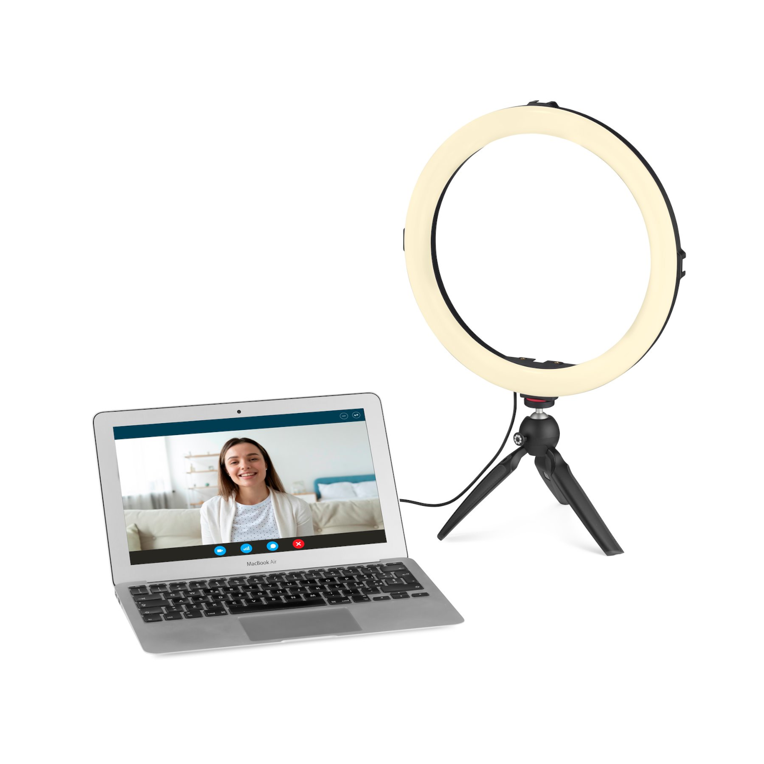 Un ordinateur portable, une lampe annulaire et une personne sur l'écran de l'ordinateur.