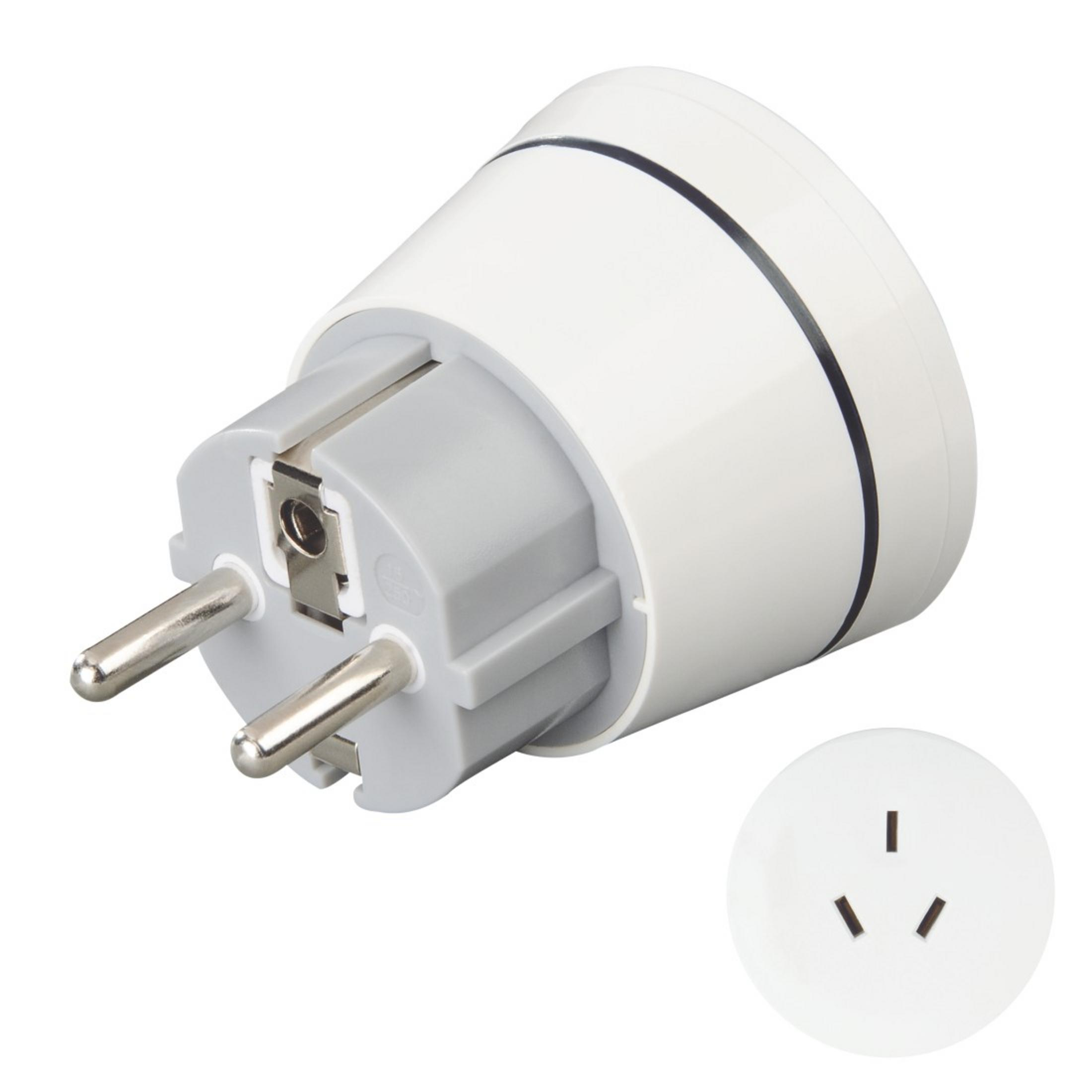 Weiß-grauer Adapter. 3-poliger Stecker. Weißer Hintergrund. Isoliert.