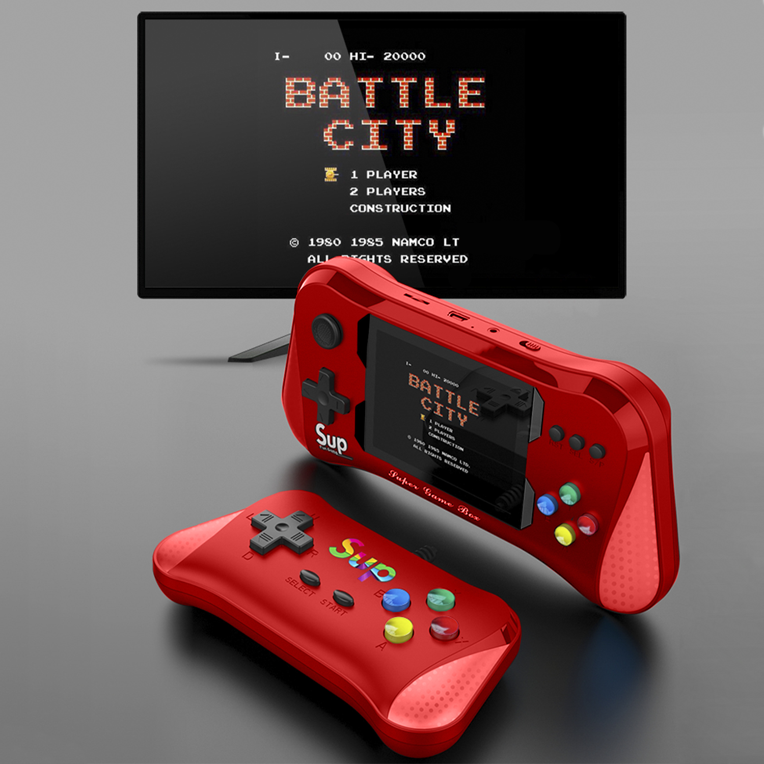 Una consola de juegos portátil roja que muestra un juego de Battle City. Un controlador separado descansa debajo.