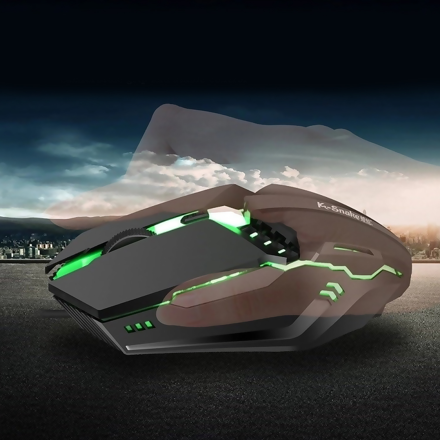 Mouse da gioco nero e grigio con luci verdi. Ha un design elegante ed ergonomico.