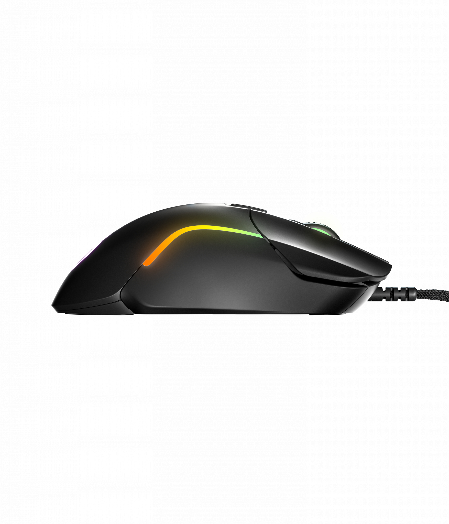 Mouse SteelSeries nero con illuminazione RGB, su sfondo bianco. Vista laterale.