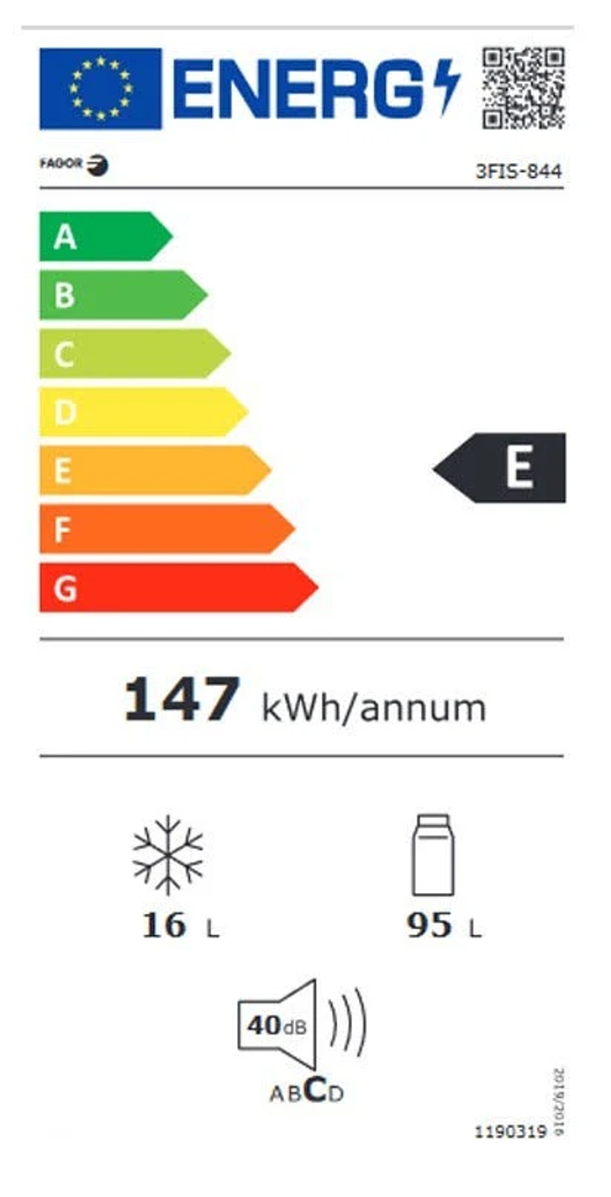 Etiqueta de eficiencia energética para frigorífico con calificaciones e iconos.