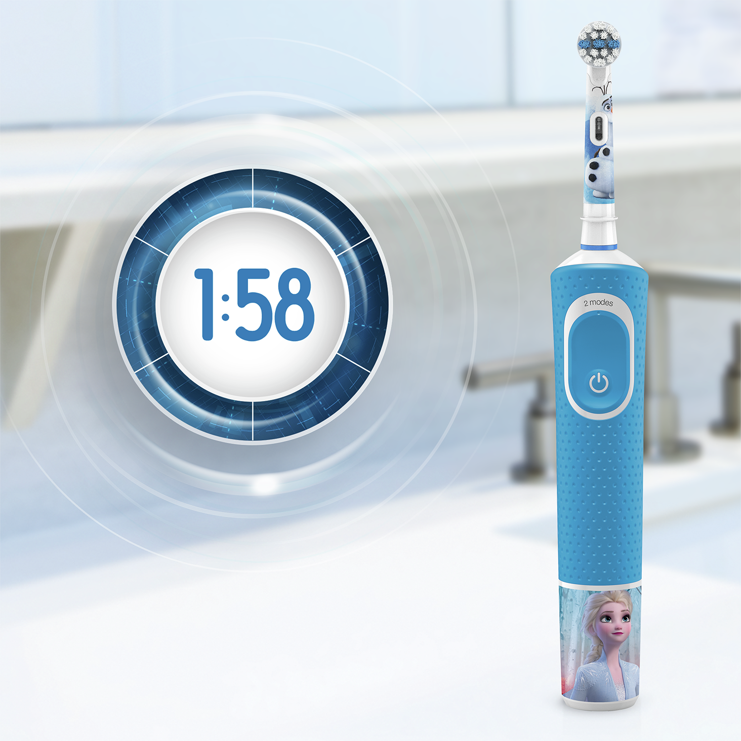 Un cepillo de dientes azul y un temporizador que muestra 1:58, en un lavabo blanco.