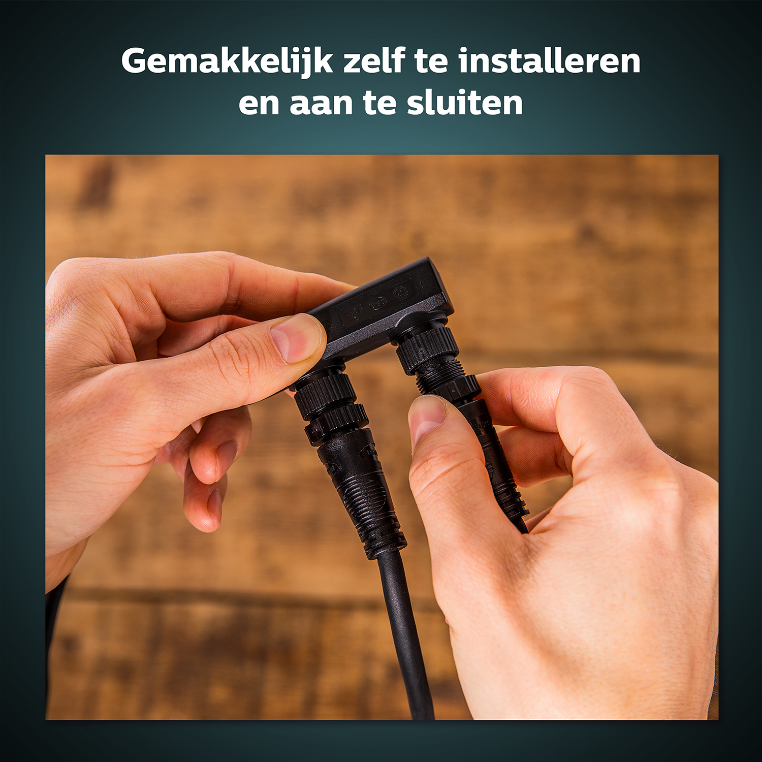 Hände verbinden schwarze Kabelstecker. Text lautet: einfach zu installieren und anzuschließen.
