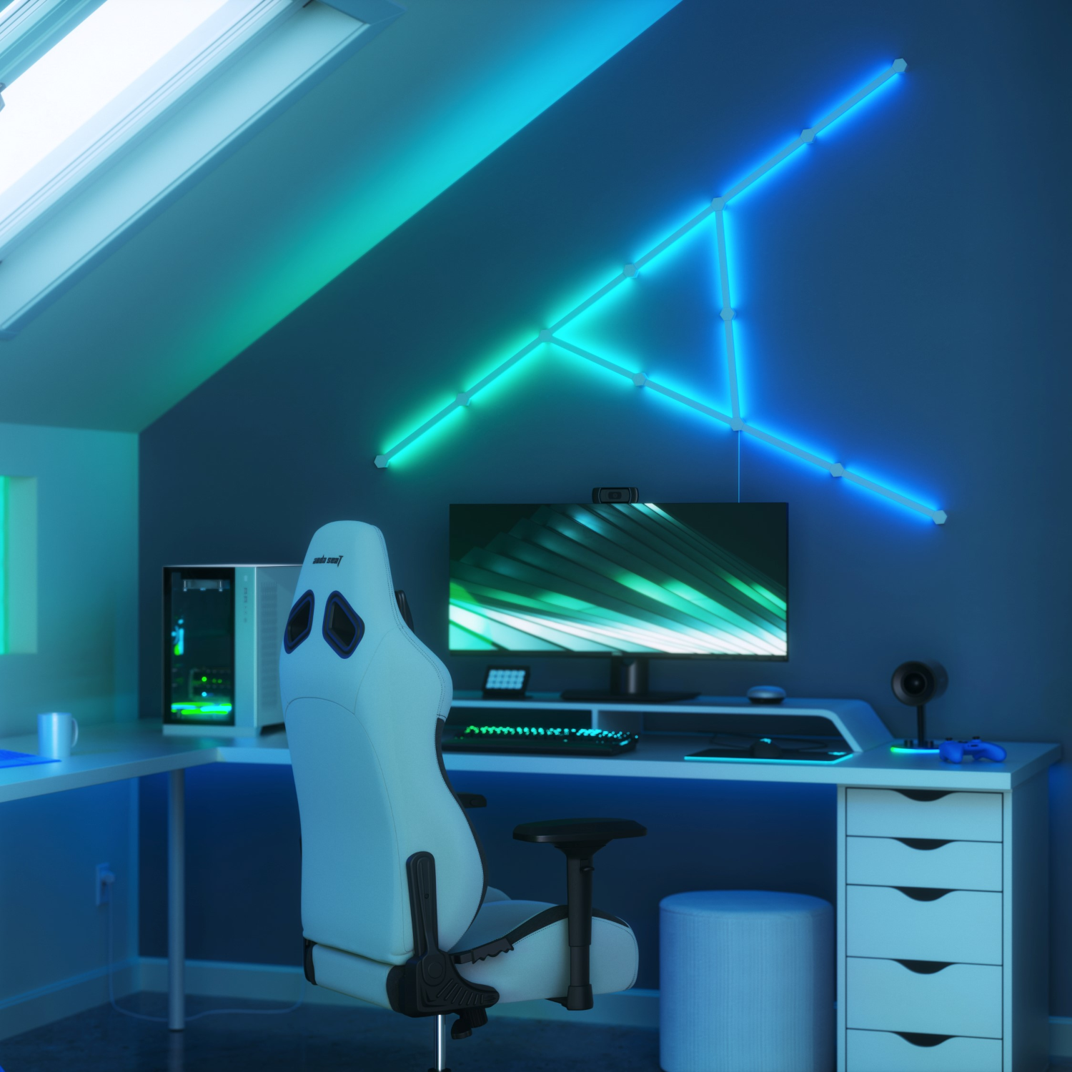 Stanza giochi con sedia bianca, computer e design luminoso blu neon sulla parete.