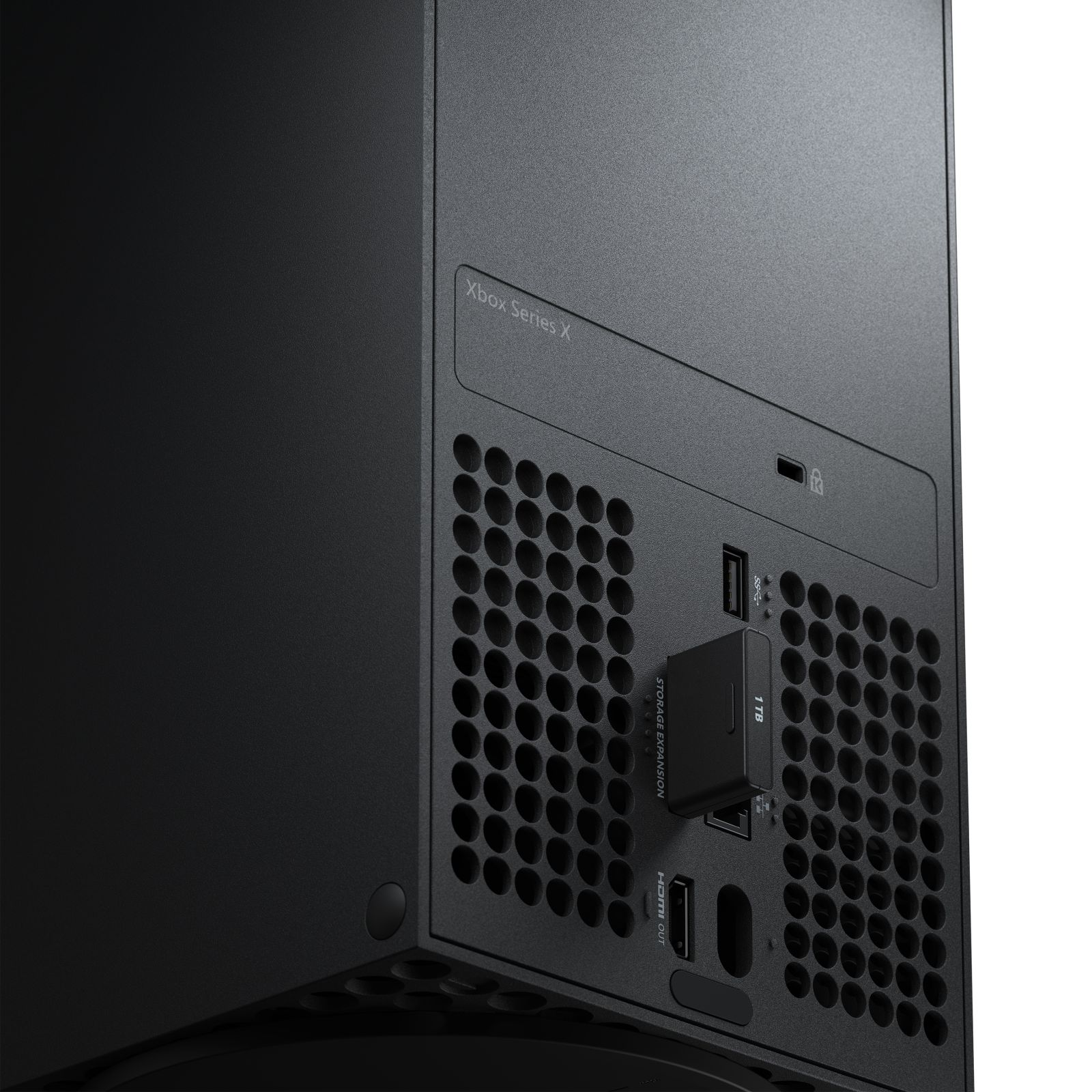 Console Xbox Series X nera con scheda di espansione installata. Vista posteriore.