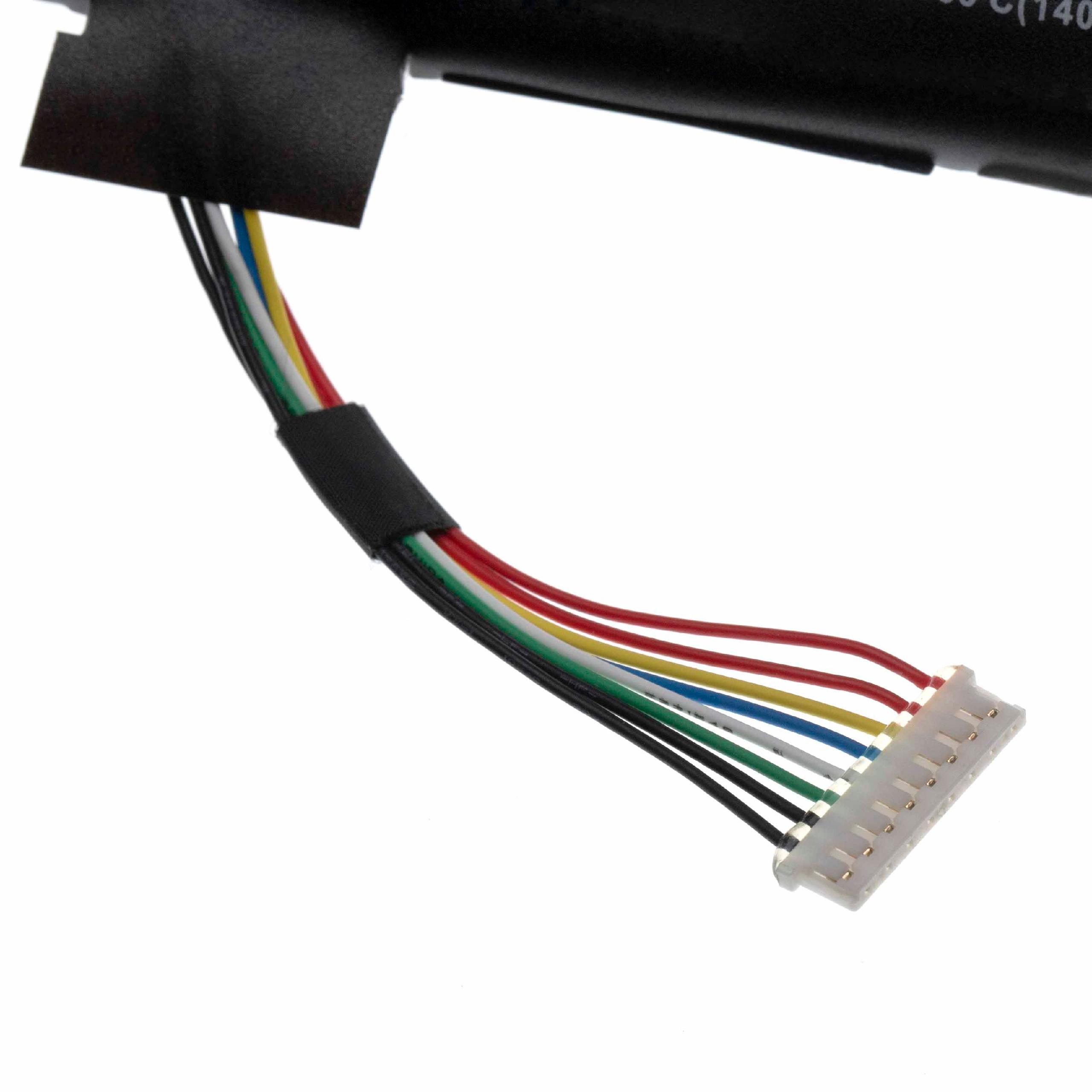 Nahaufnahme eines Kabels mit mehreren farbigen Drähten und einem weißen Stecker.