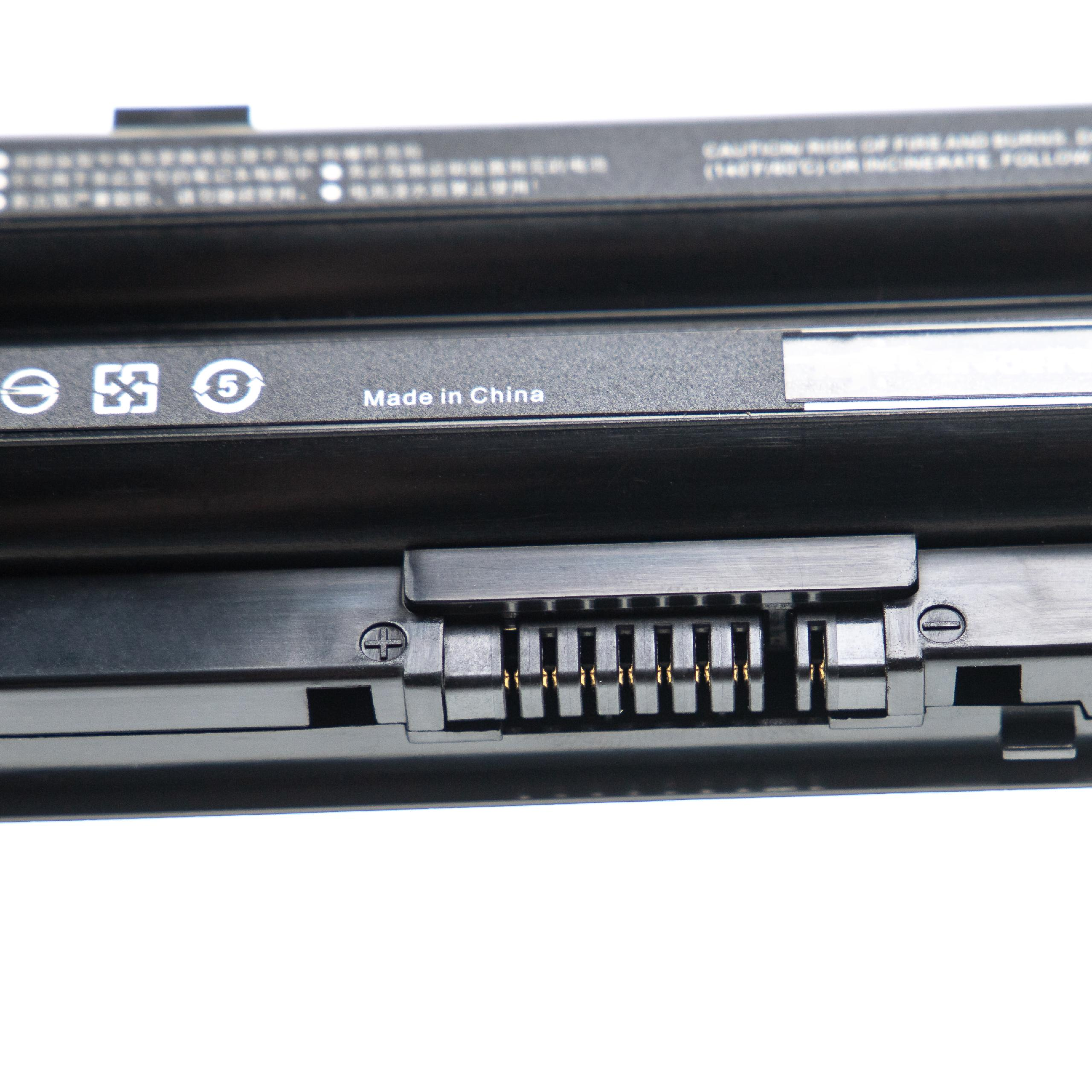 Nahaufnahme eines schwarzen Laptop-Akkus mit dem Anschluss und goldenen Pins.