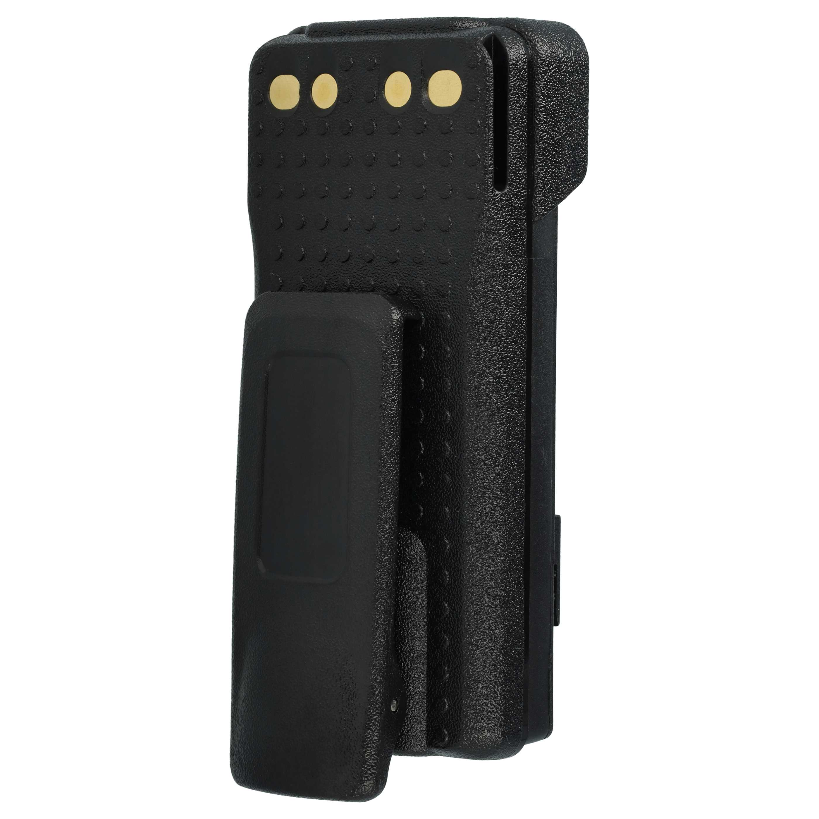 Schwarzer Funkgeräte-Akku mit Gürtelclip. Hat drei goldene Kontaktpunkte oben.