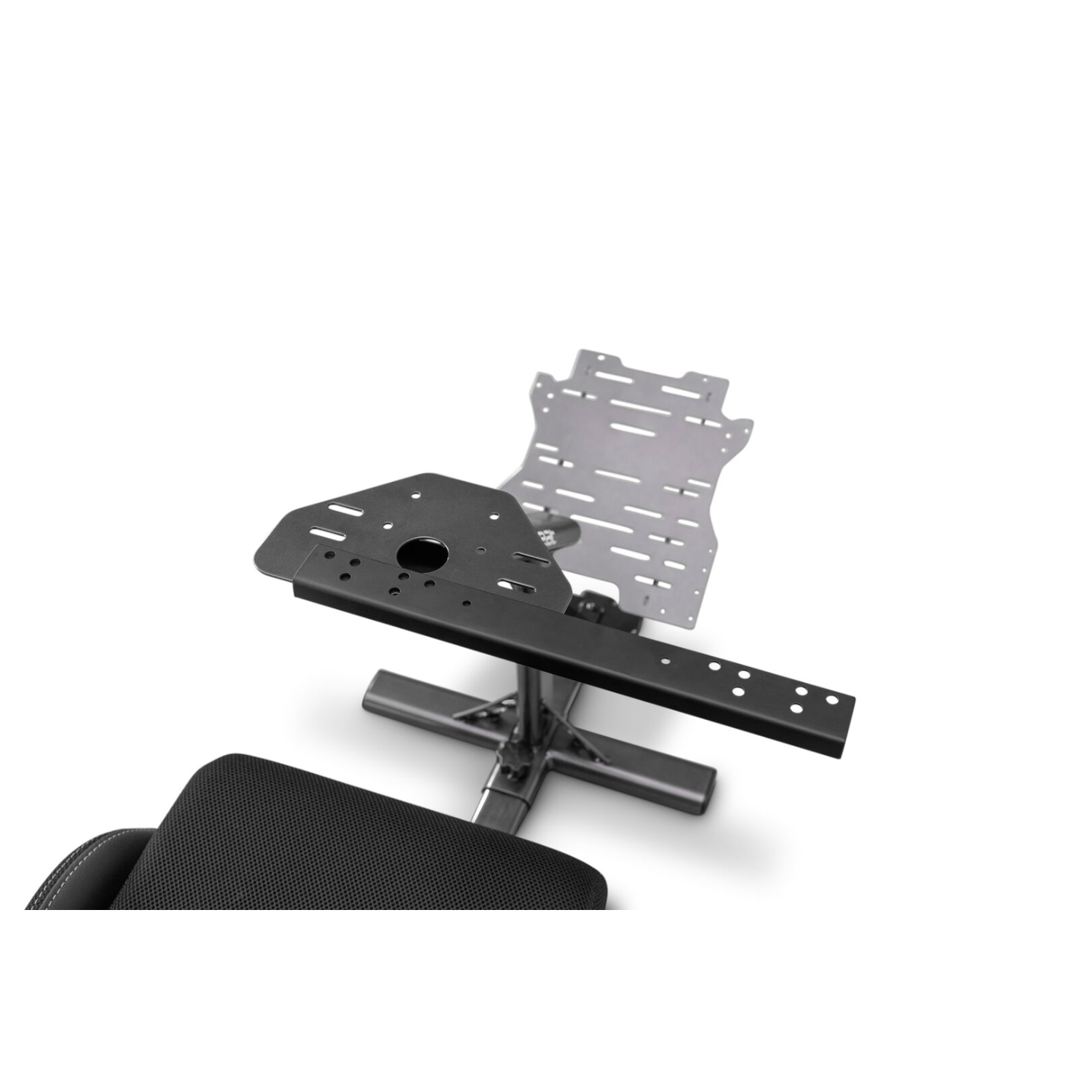 Supporto per sedia da gaming con sedile e telaio in metallo, presentato su sfondo bianco.