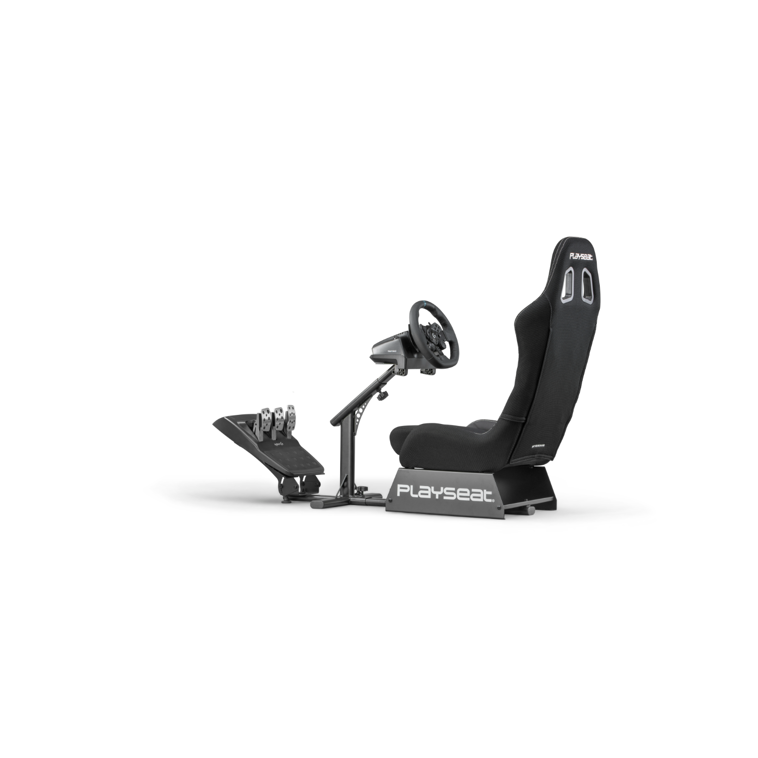 Simulador de carreras Playseat negro con volante, pedales y asiento, sobre fondo blanco.