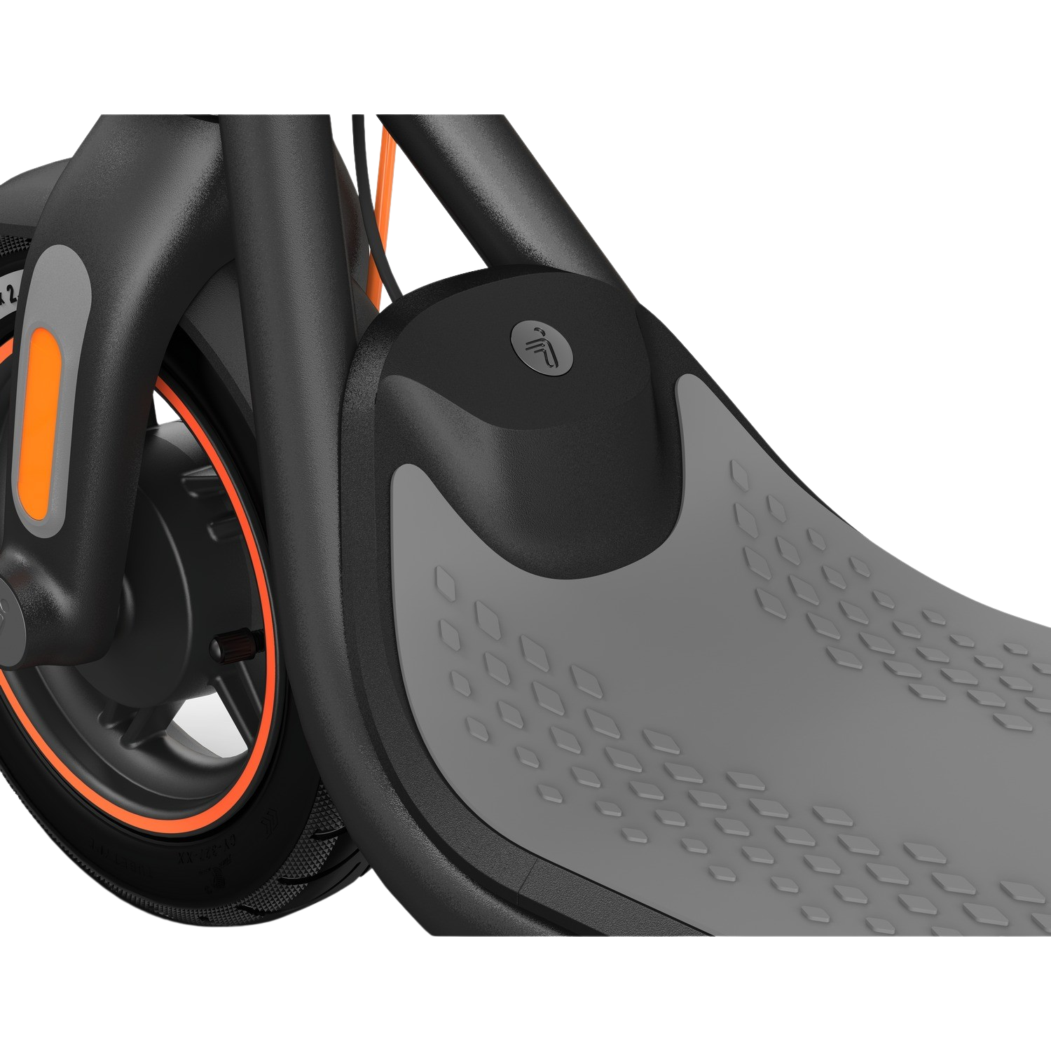 Close-up van de voorkant van een elektrische scooter. Het toont het wiel, het spatbord en het voetendek.