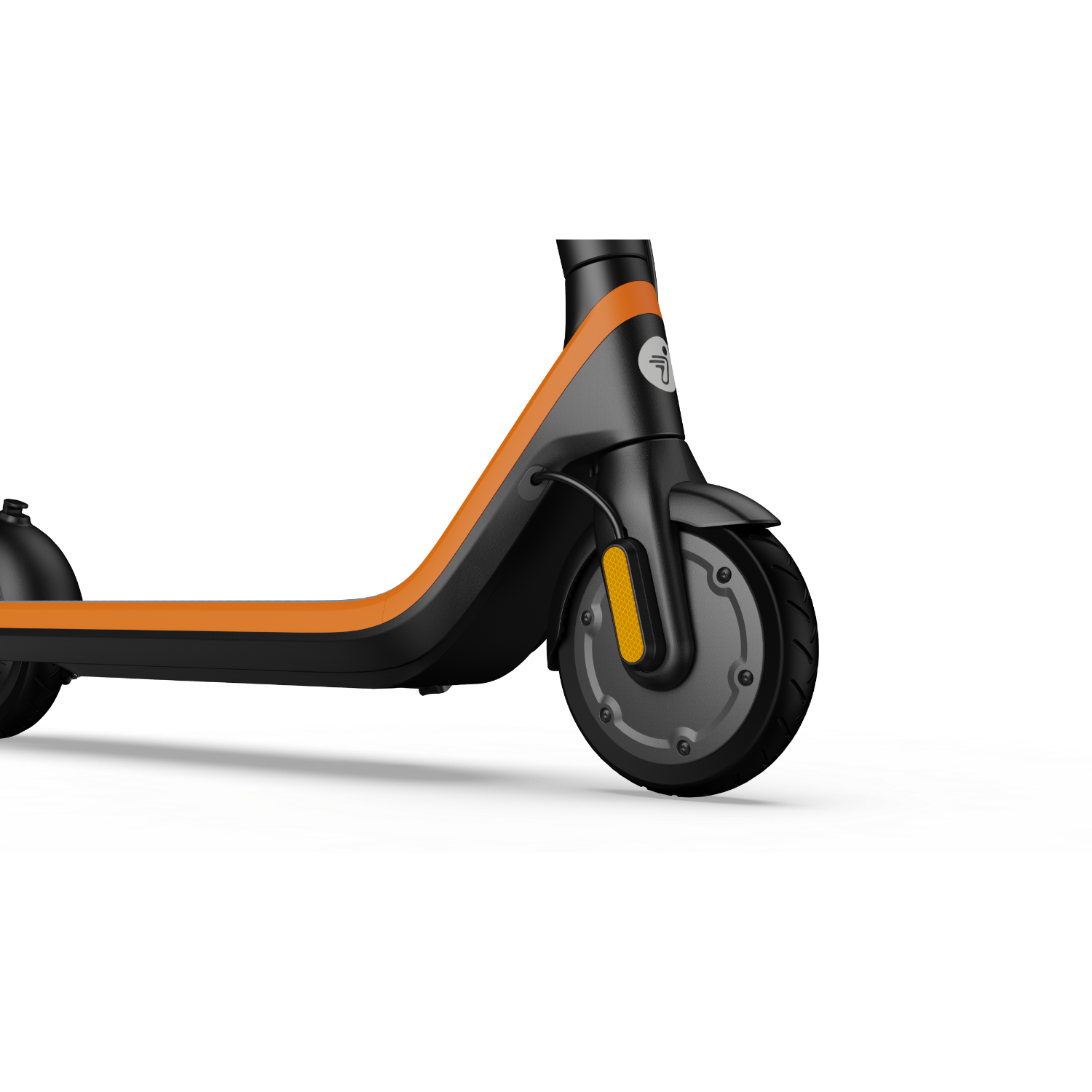 Czarno-pomarańczowa hulajnoga elektryczna, pokazująca przednie koło i pomarańczowe akcenty.