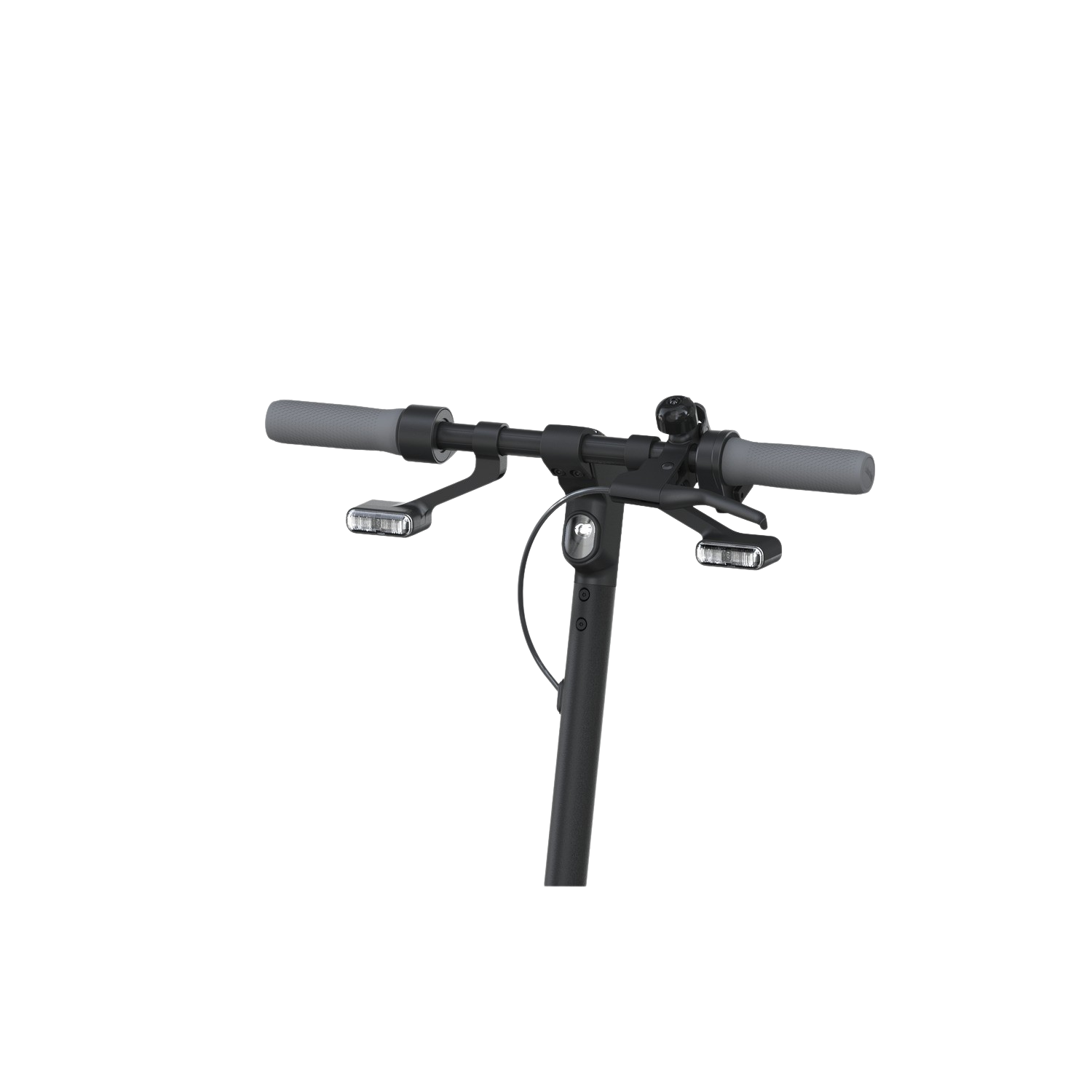 Het stuur van een scooter met grijze handvatten en lichten, tegen een zwarte achtergrond.
