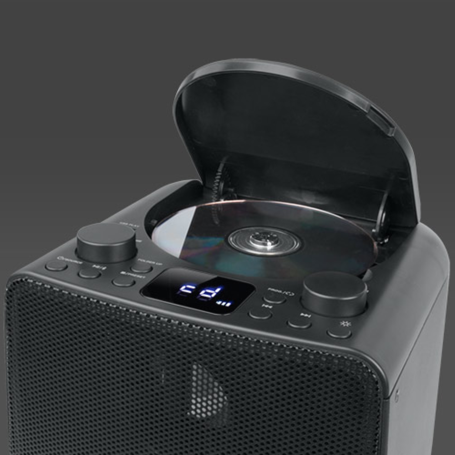 Uno stereo nero con lo sportello CD aperto. Il CD è nel lettore.