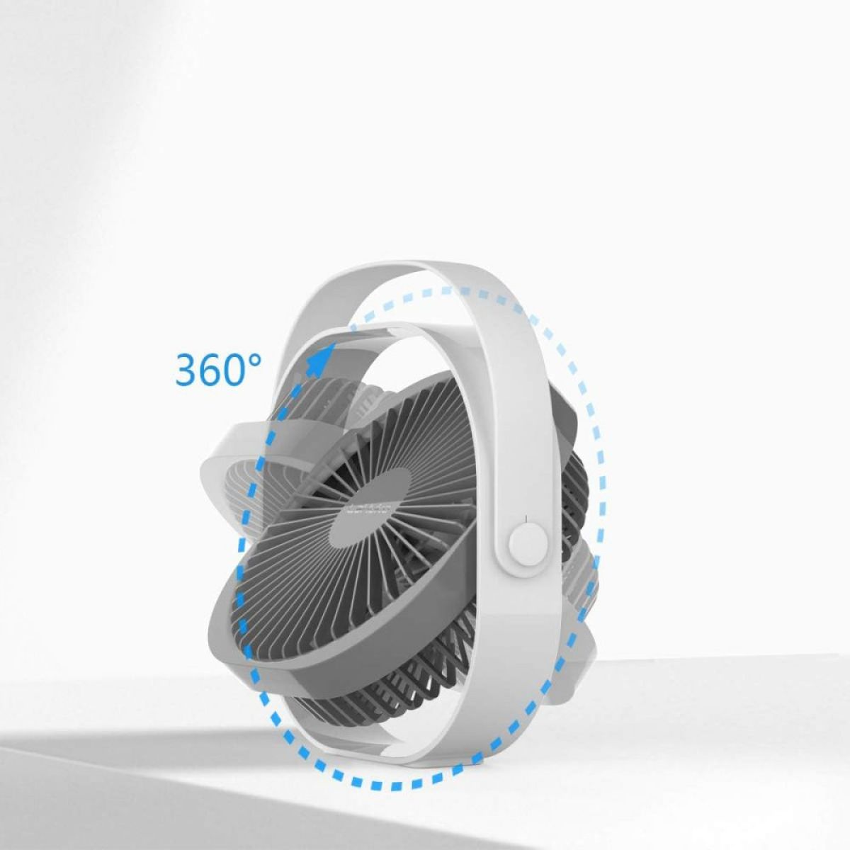 Weißer Ventilator mit weißem Rahmen. Der Ventilator dreht sich und zeigt die 360-Grad-Drehung.