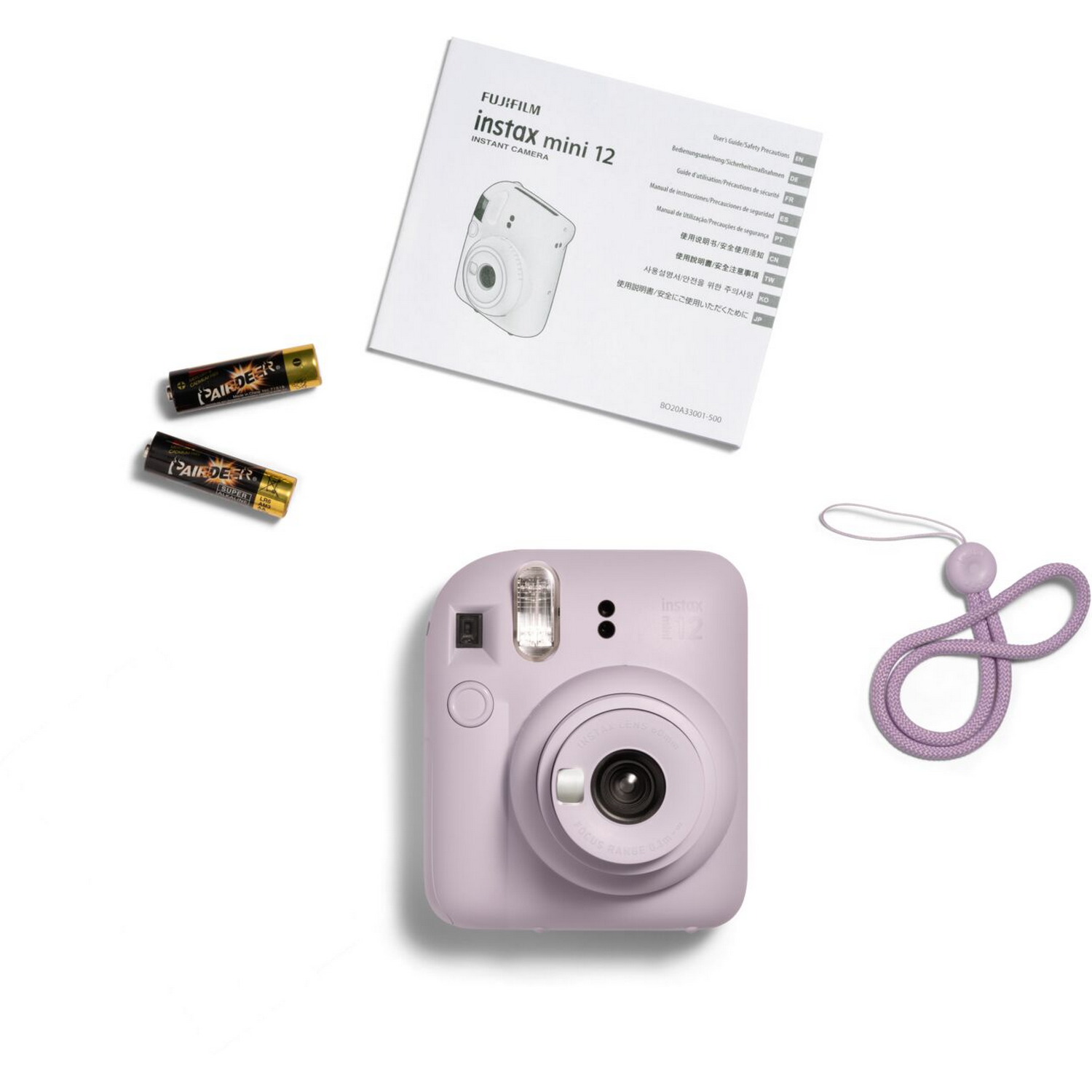 Mor Instax mini 12 kamera, aksesuarlarla: piller, bir kayış ve kullanım kılavuzu mevcuttur.