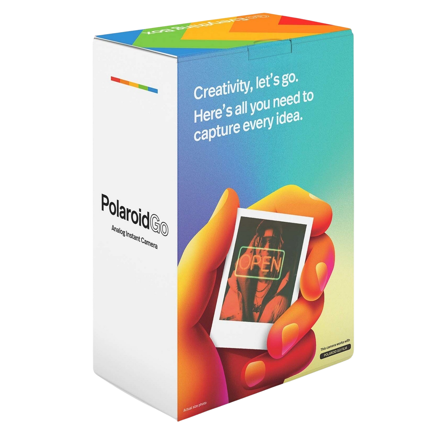 Pudełko Polaroid Go, dłoń trzymająca zdjęcie z napisem 'OPEN' i kolorowe tło.