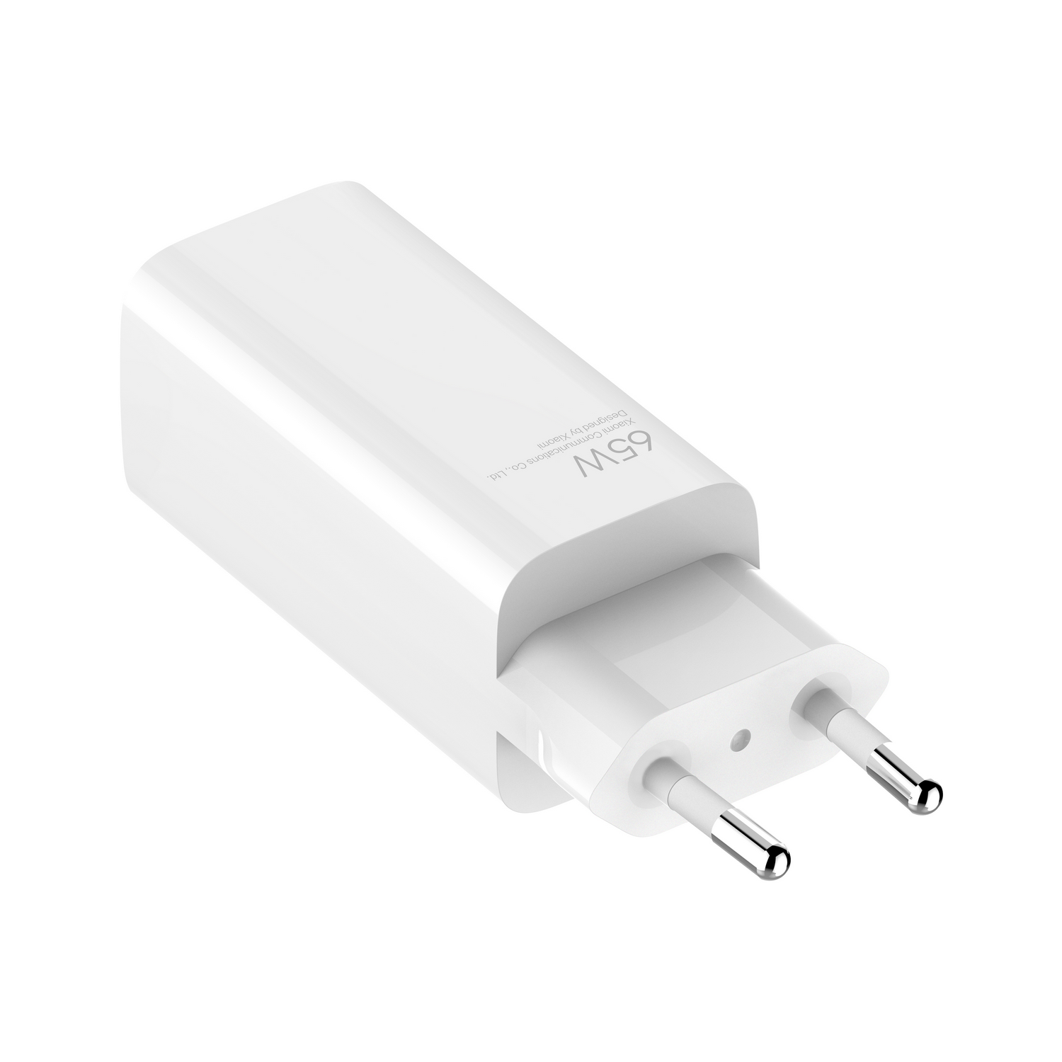 Een witte 65W-oplader met een Europese stekker. Witte achtergrond.