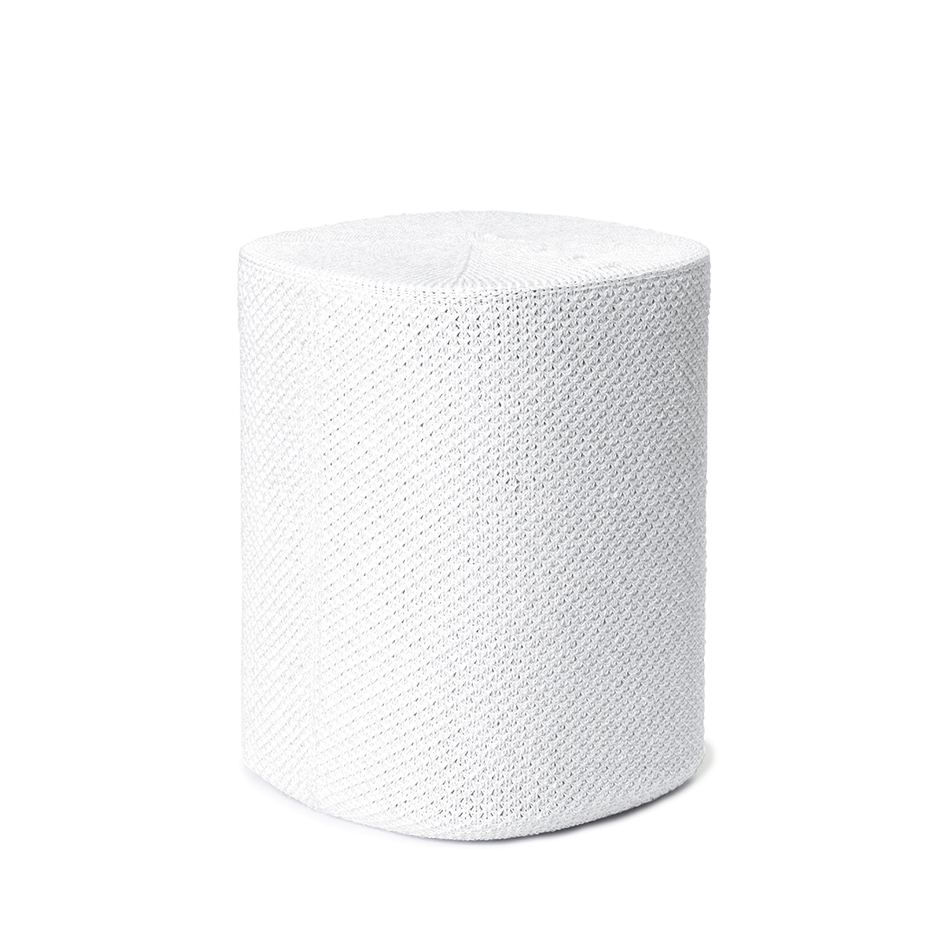 Objet cylindrique blanc, peut-être un tabouret. Surface lisse. Fond blanc.