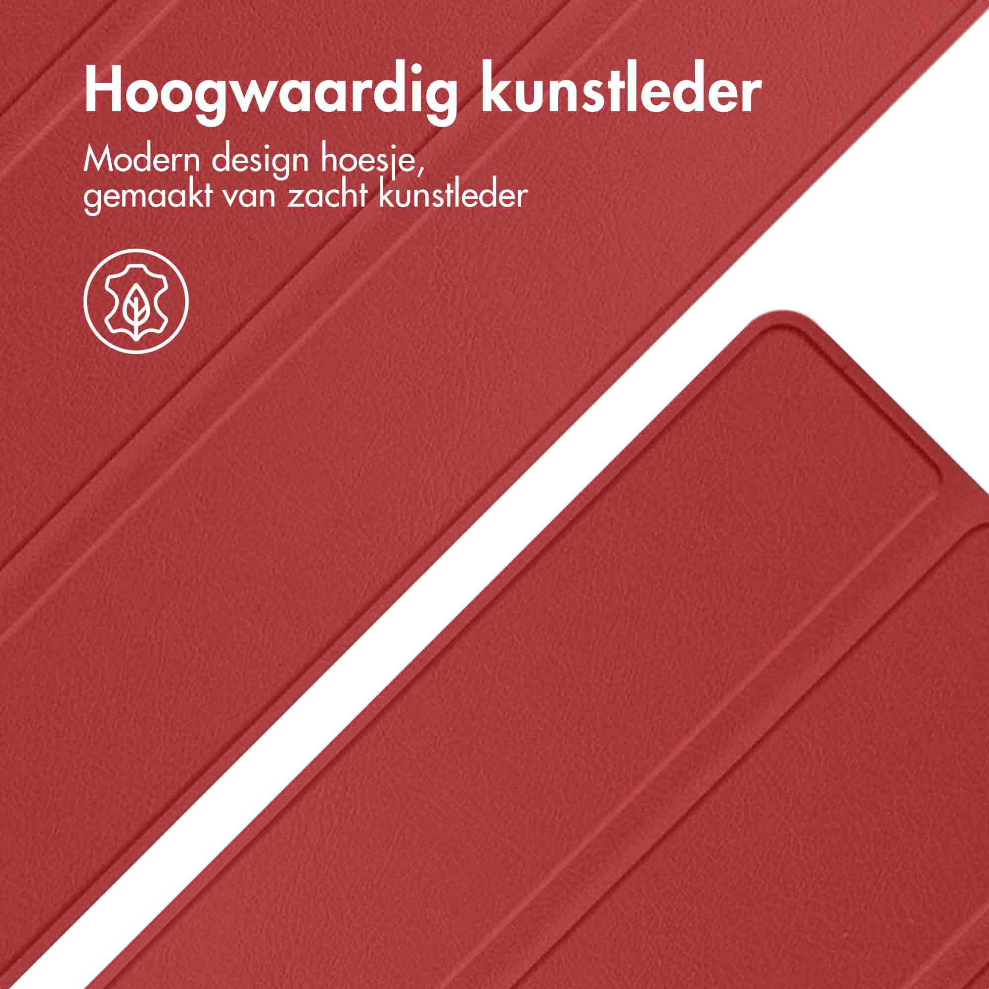 Rote Hülle aus Kunstleder mit Text und einem stilisierten Blatt-Symbol.