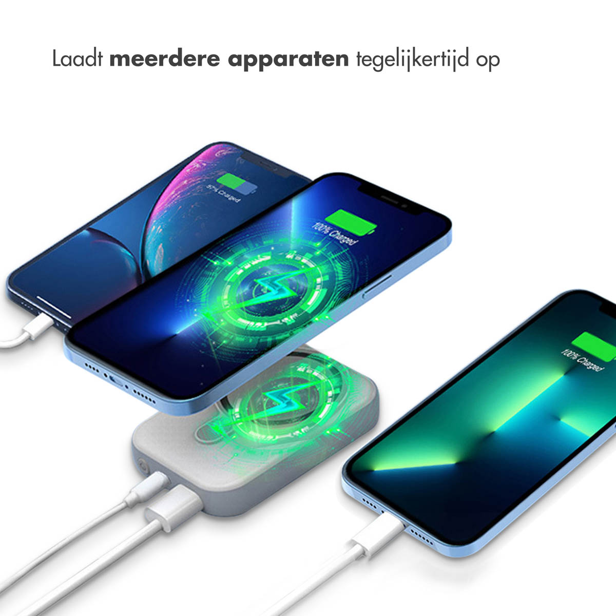 Drei Smartphones laden. Zwei sind zu 100 %, eins zu 57 % geladen. Alle sind mit einer Powerbank verbunden. Text: Lädt mehrere Geräte gleichzeitig.