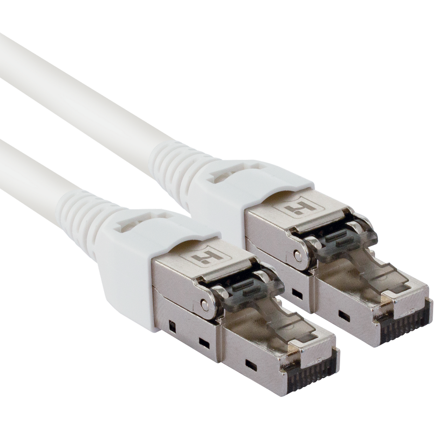 Witte netwerkkabel met metalen connectoren op een zwarte achtergrond.
