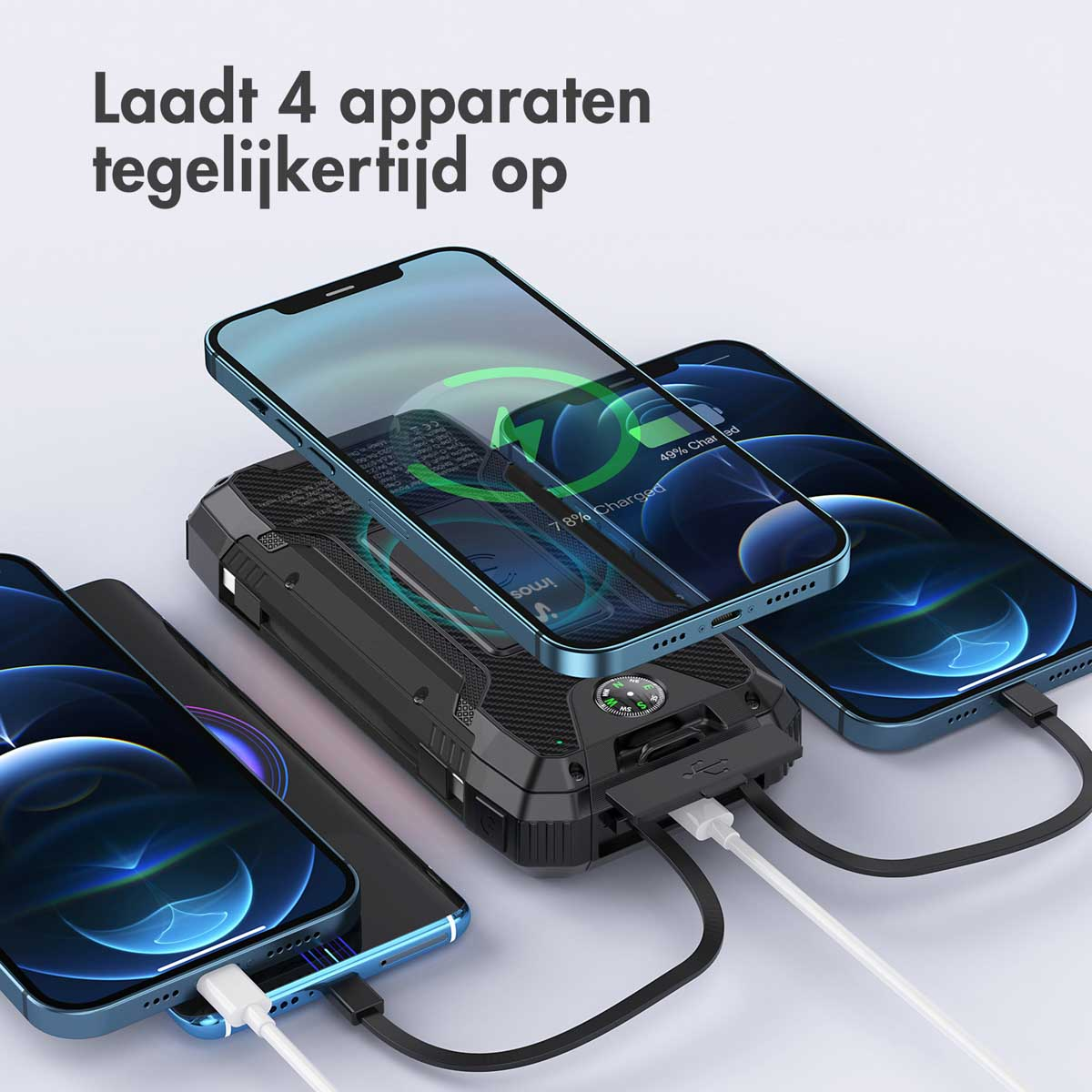 Vier Smartphones laden gleichzeitig an einer schwarzen Powerbank mit weißen Kabeln. Ein Telefon zeigt 78% und ein anderes 49% geladen an.