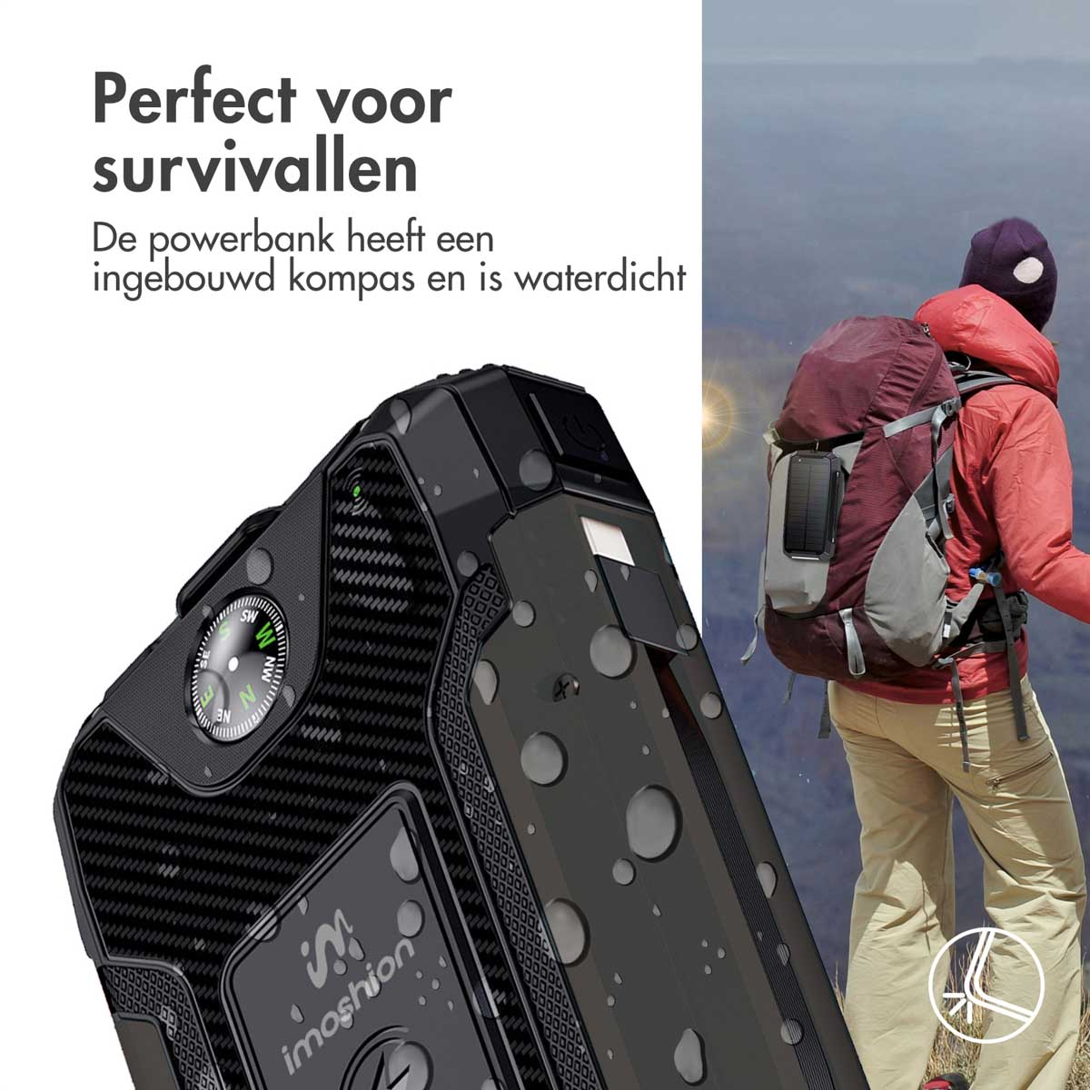 Nahaufnahme einer schwarzen Powerbank mit Kompass und Wassertropfen. Im Hintergrund ein Wanderer mit Rucksack.