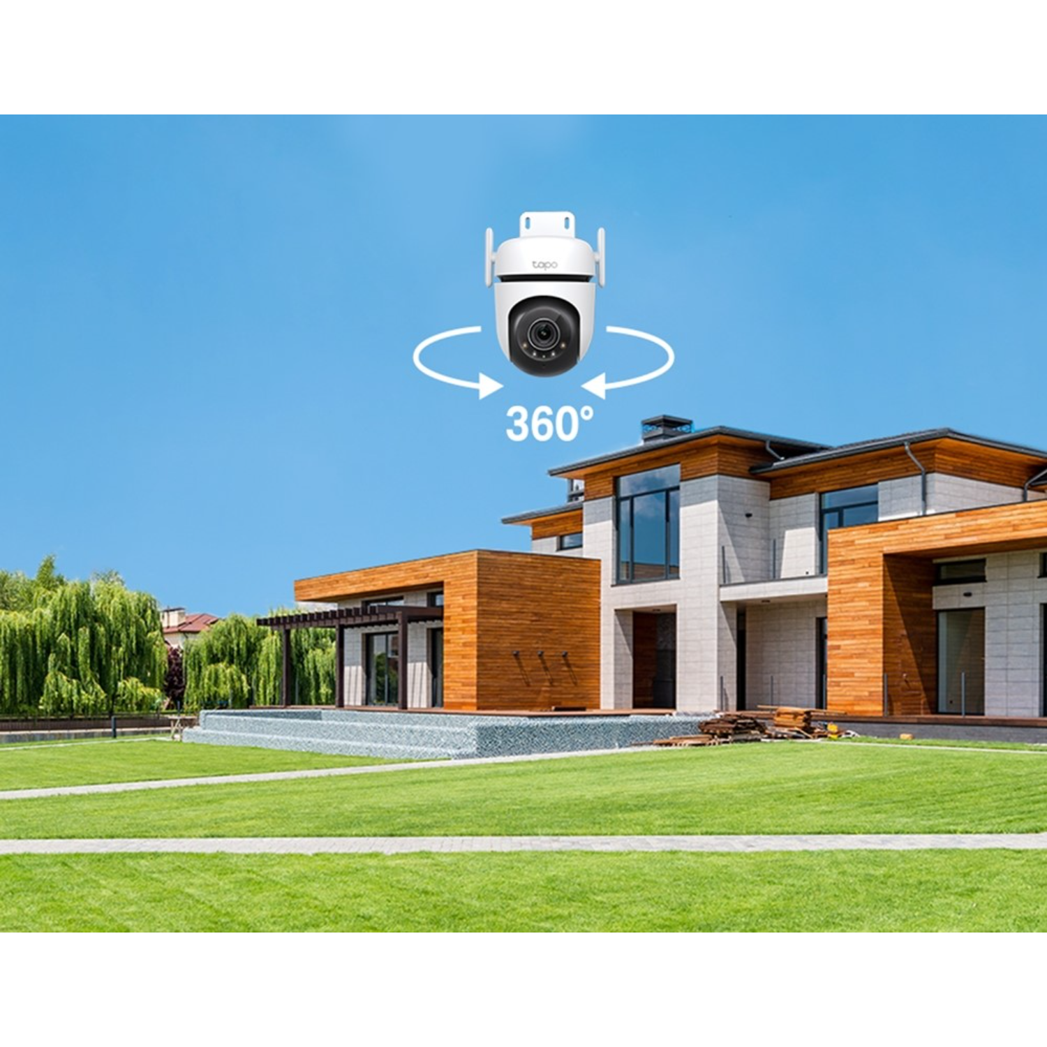 Kamera bezpieczeństwa nad domem. Kamera pokazuje widok 360°.