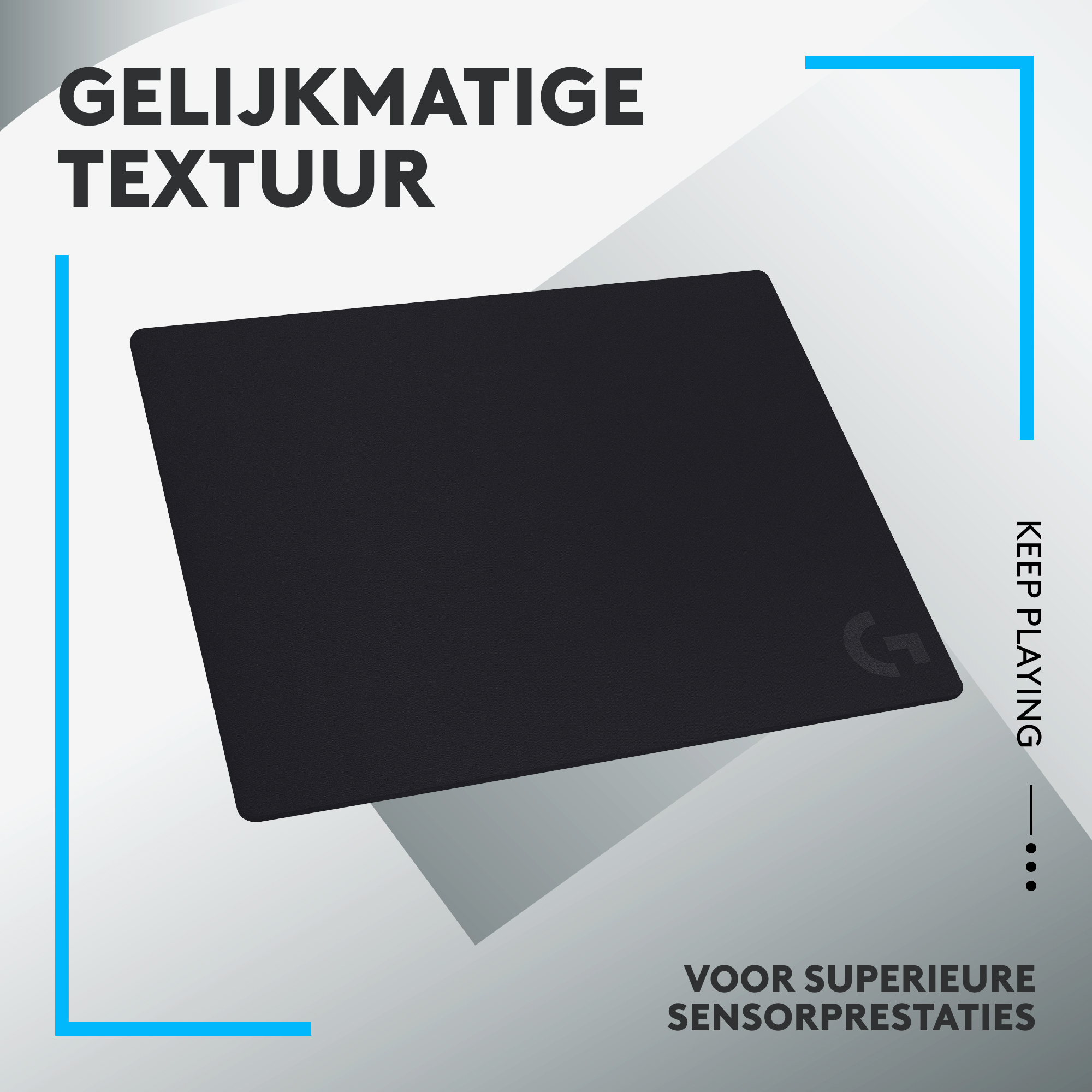 Czarna podkładka pod mysz z logo i tekstem: „KEEP PLAYING”. Niebieska obwódka, białe tło.