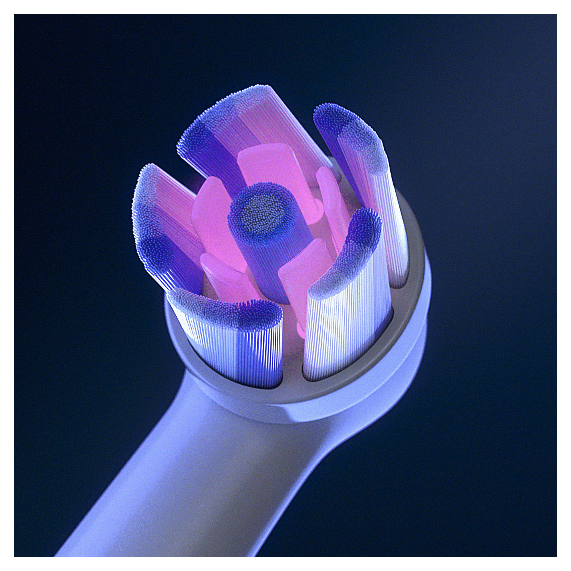 Zbliżenie główki szczoteczki do zębów z niebieskim i różowym włosiem, na ciemnoniebieskim tle.