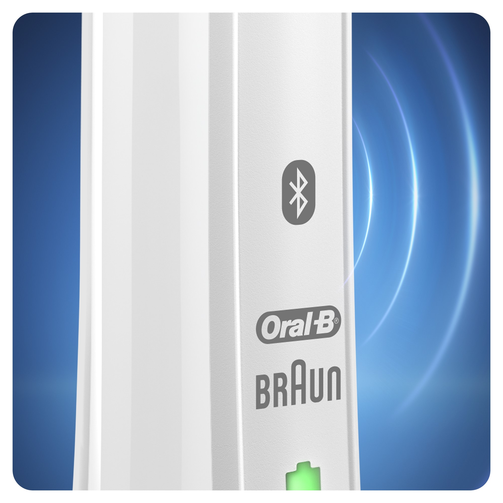 Spazzolino elettrico bianco con logo Bluetooth e marchio Oral-B Braun su sfondo blu.