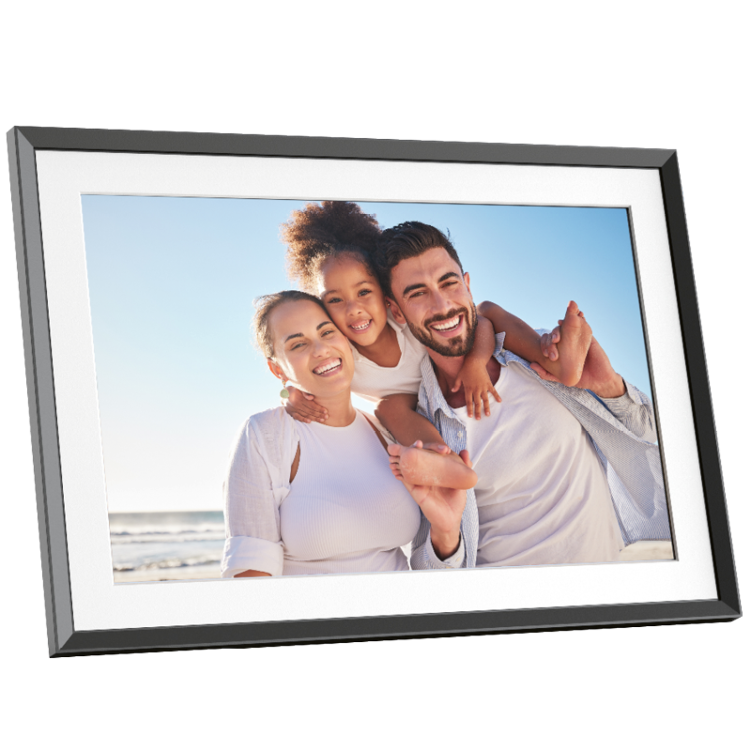 Rodzina w ramce, uśmiechnięta. Słoneczne tło plaży. Czarna ramka.