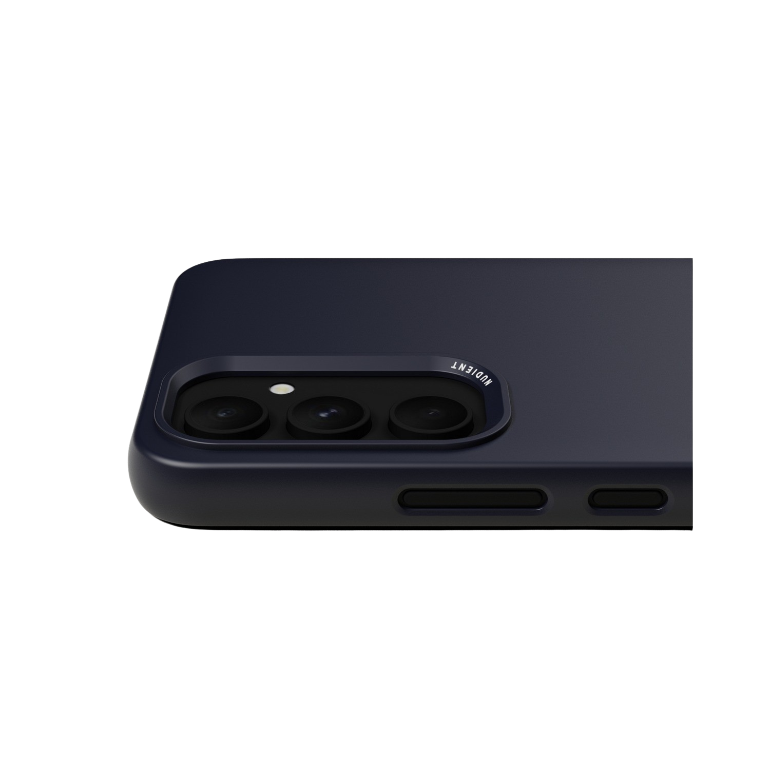 Close-up van een donkerblauwe telefoonhoes met drie cameralenzen en een logo.