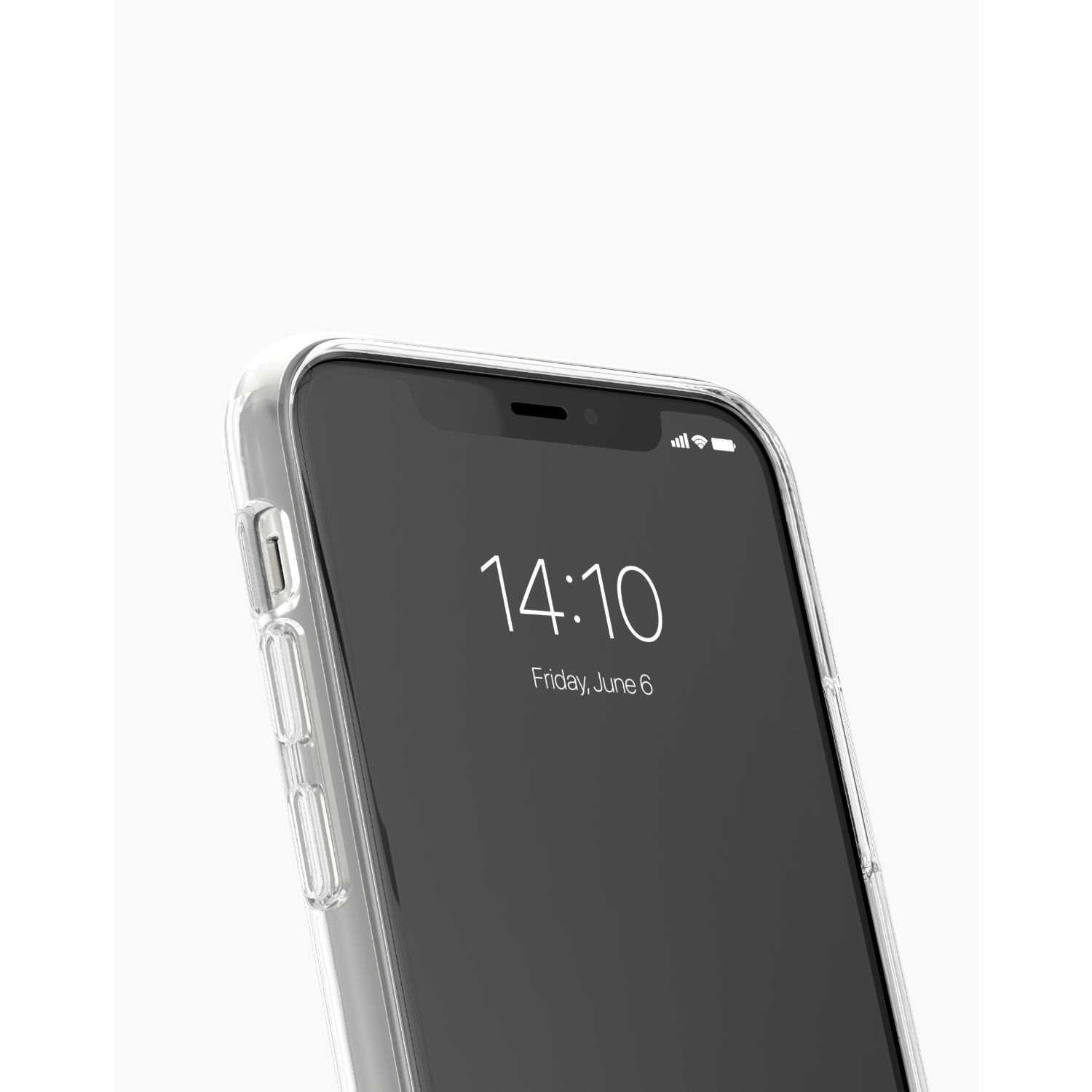 Ein Telefon in einer transparenten Hülle, das die Uhrzeit und das Datum auf dem Bildschirm anzeigt.